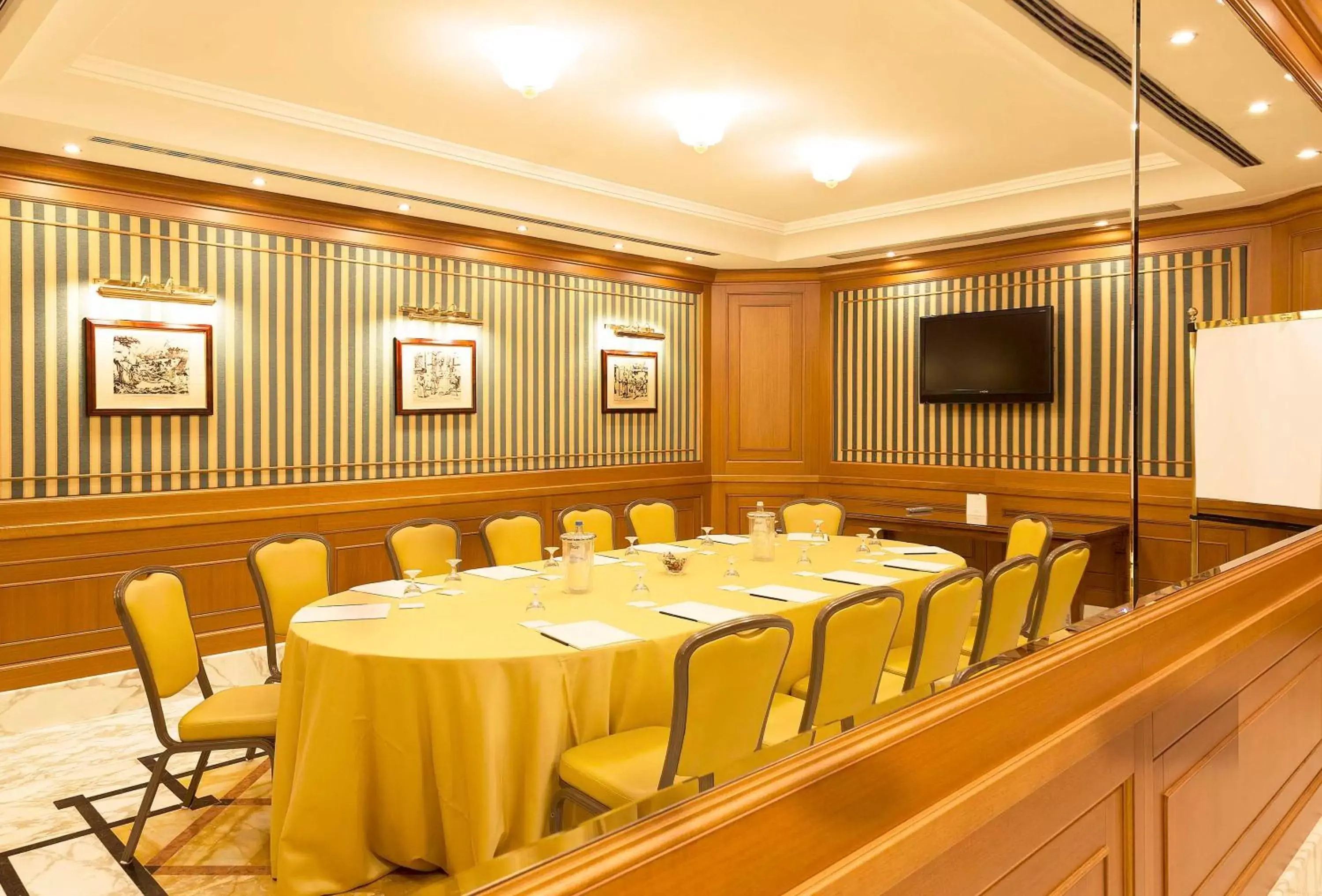 Meeting/conference room, Restaurant/Places to Eat in Hotel Manzoni