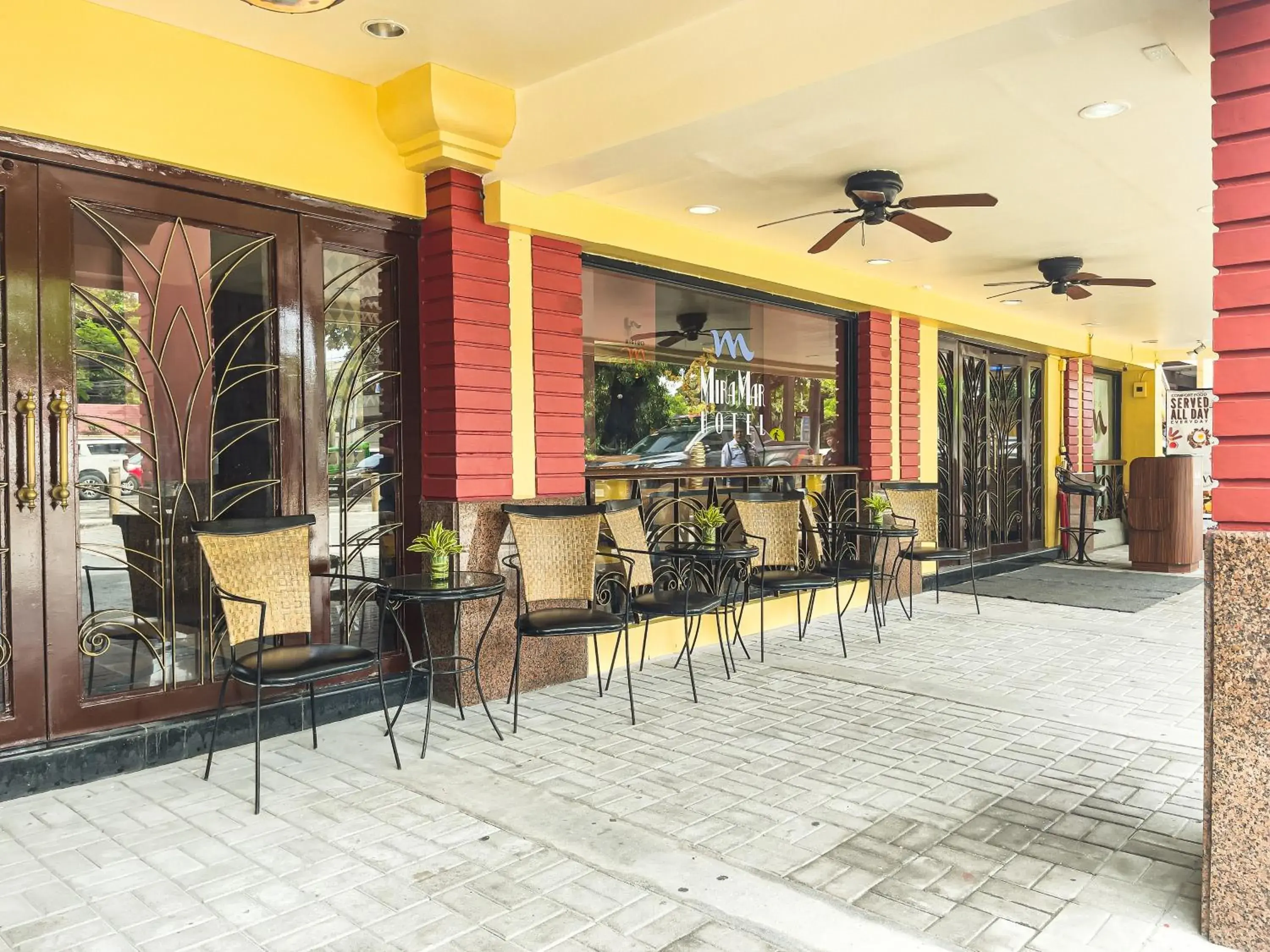 Facade/entrance, Restaurant/Places to Eat in Miramar Hotel