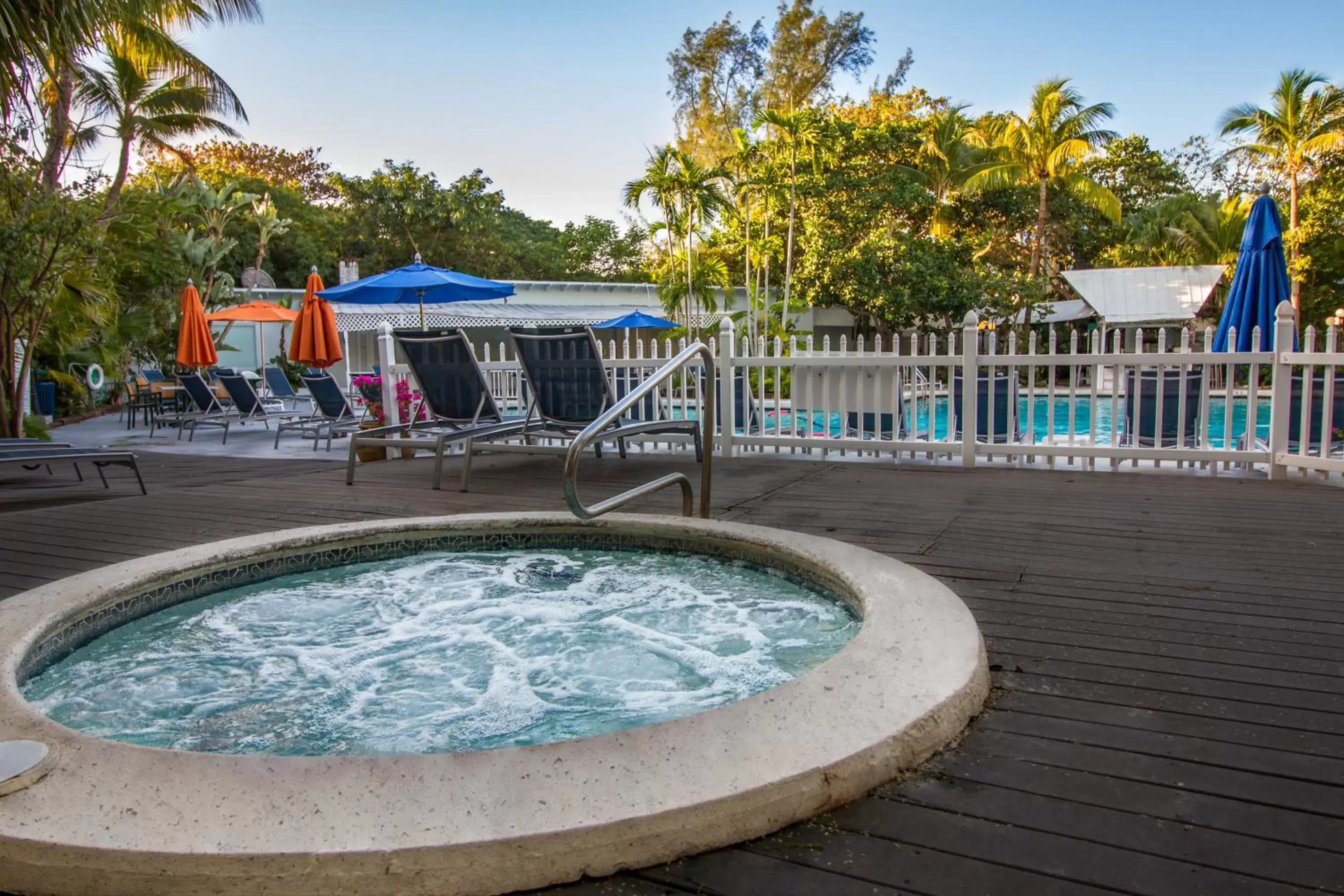 Hot Tub, Swimming Pool in Banana Bay Resort & Marina