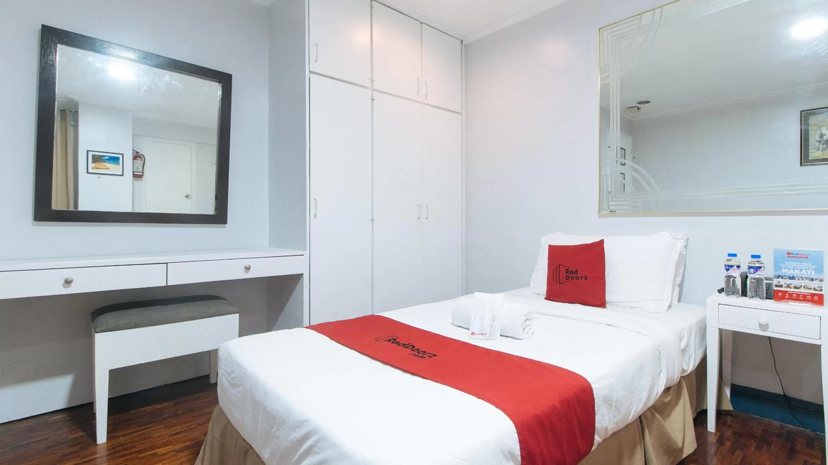 Bed in RedDoorz Premium near Greenbelt Makati - Vaccinated Staff