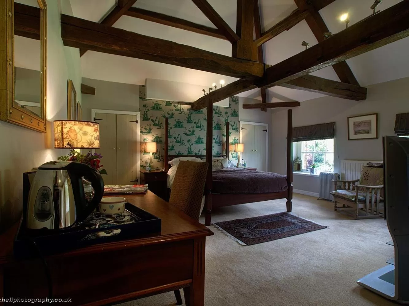 Deluxe Queen Room in Breedon Hall