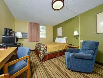 Photo of the whole room in Super 8 by Wyndham Minot Airport