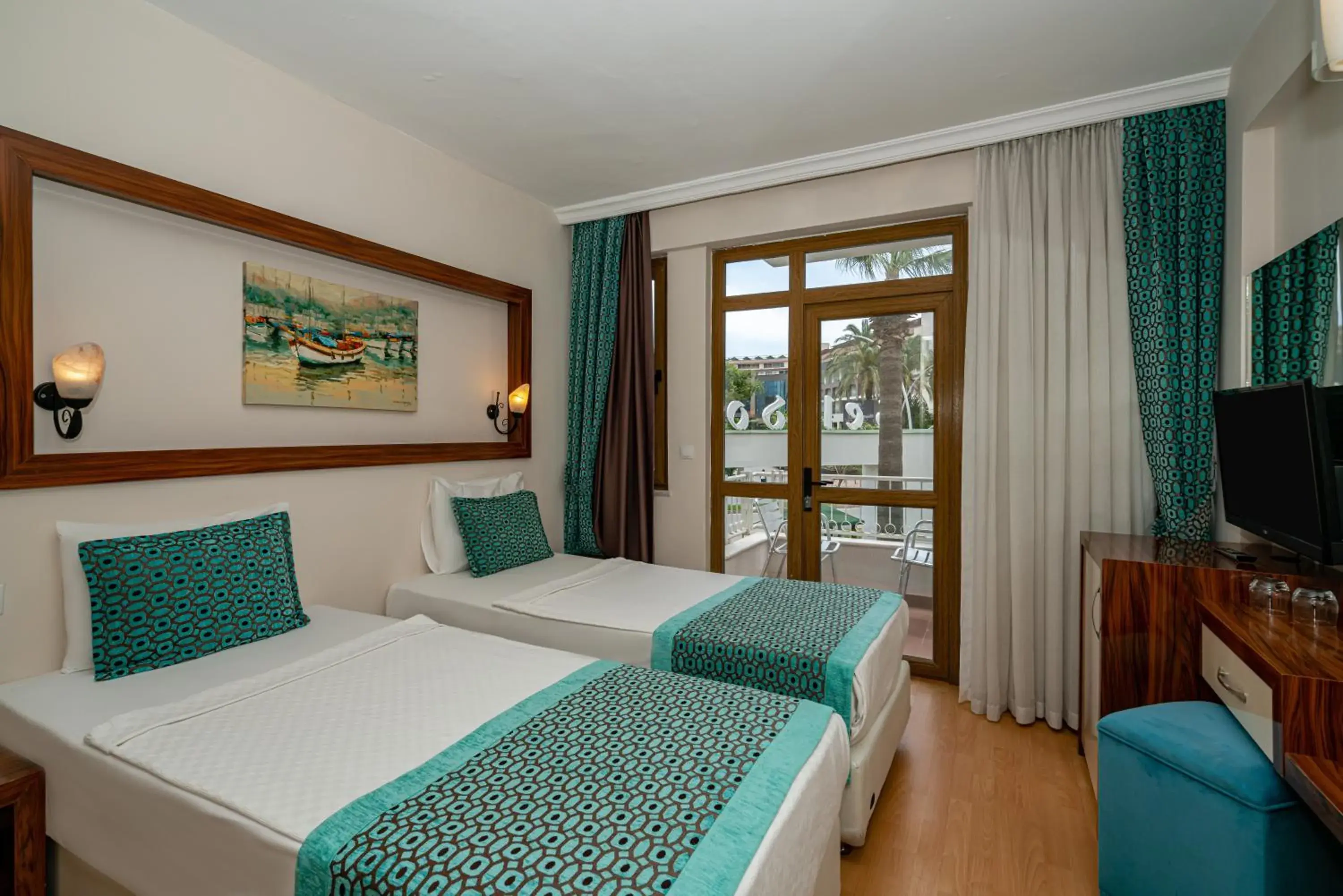 Photo of the whole room, Bed in Tu Casa Gelidonya Hotel