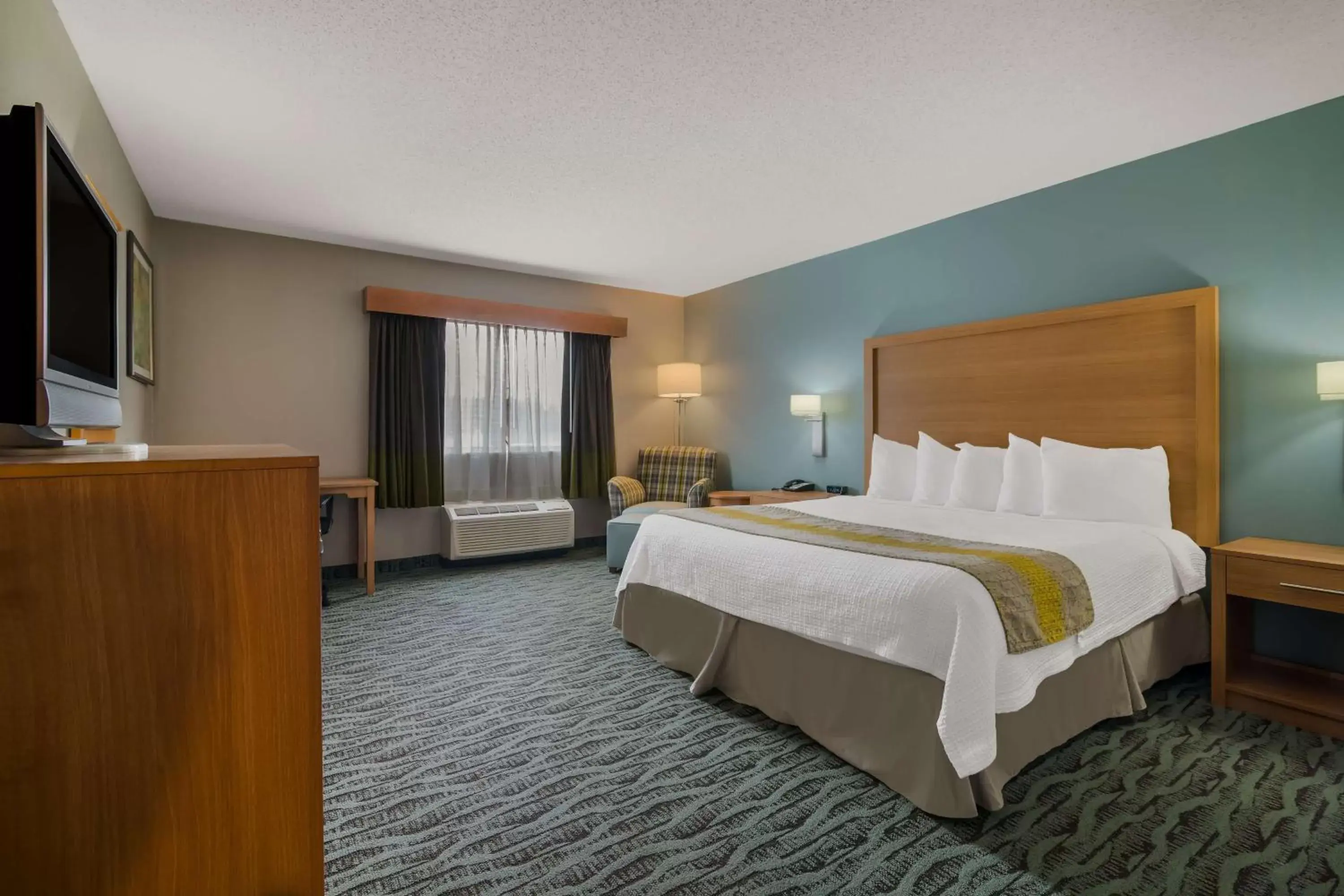 Bedroom, Bed in Best Western PLUS Executive Court Inn & Conference Center