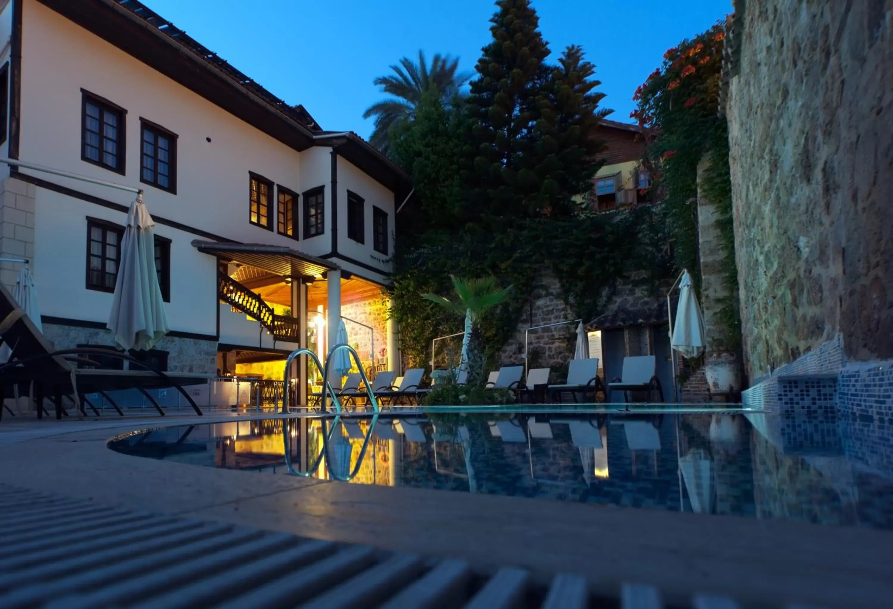 Facade/entrance, Swimming Pool in Dogan Hotel
