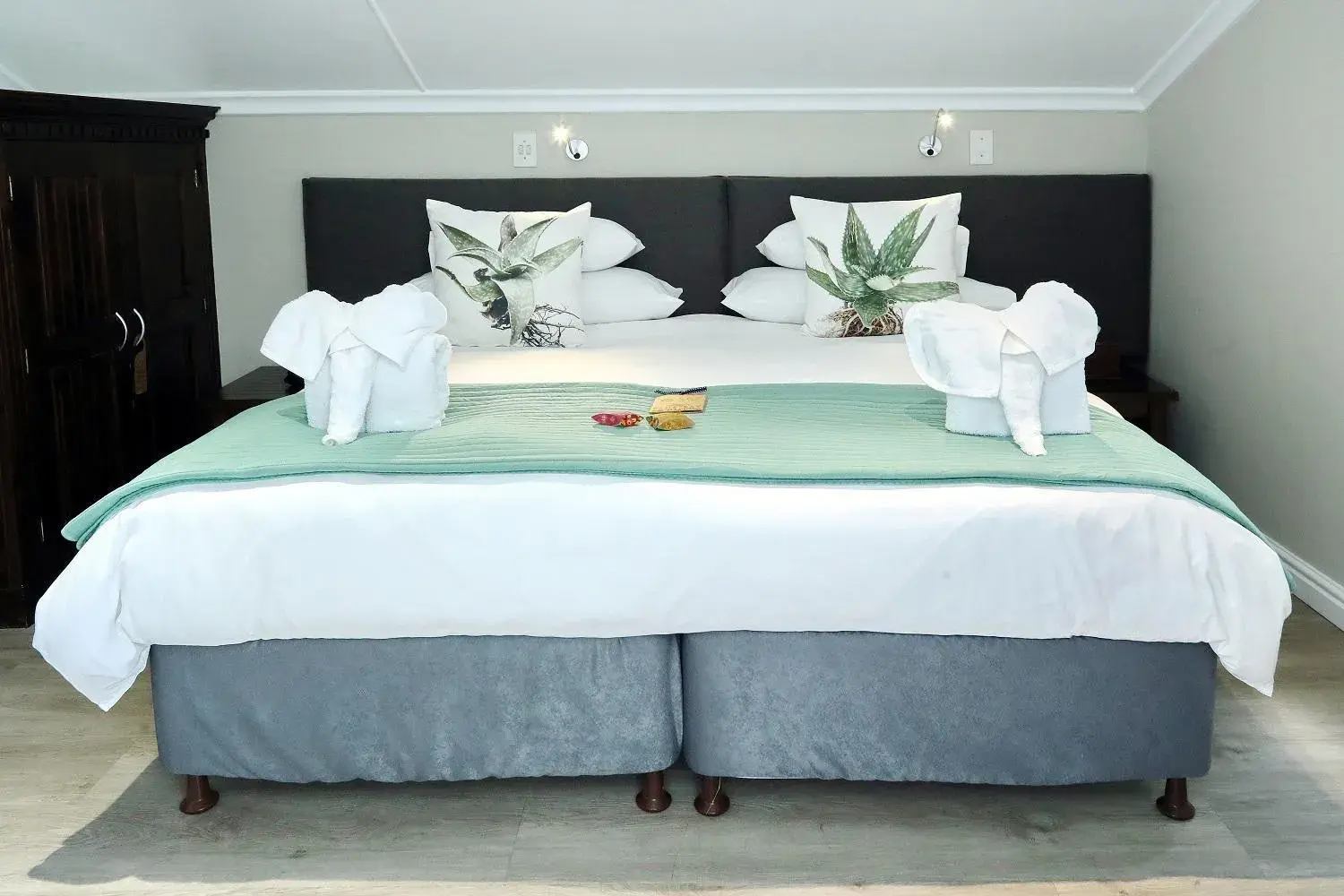 Bed in Blue Bay Lodge