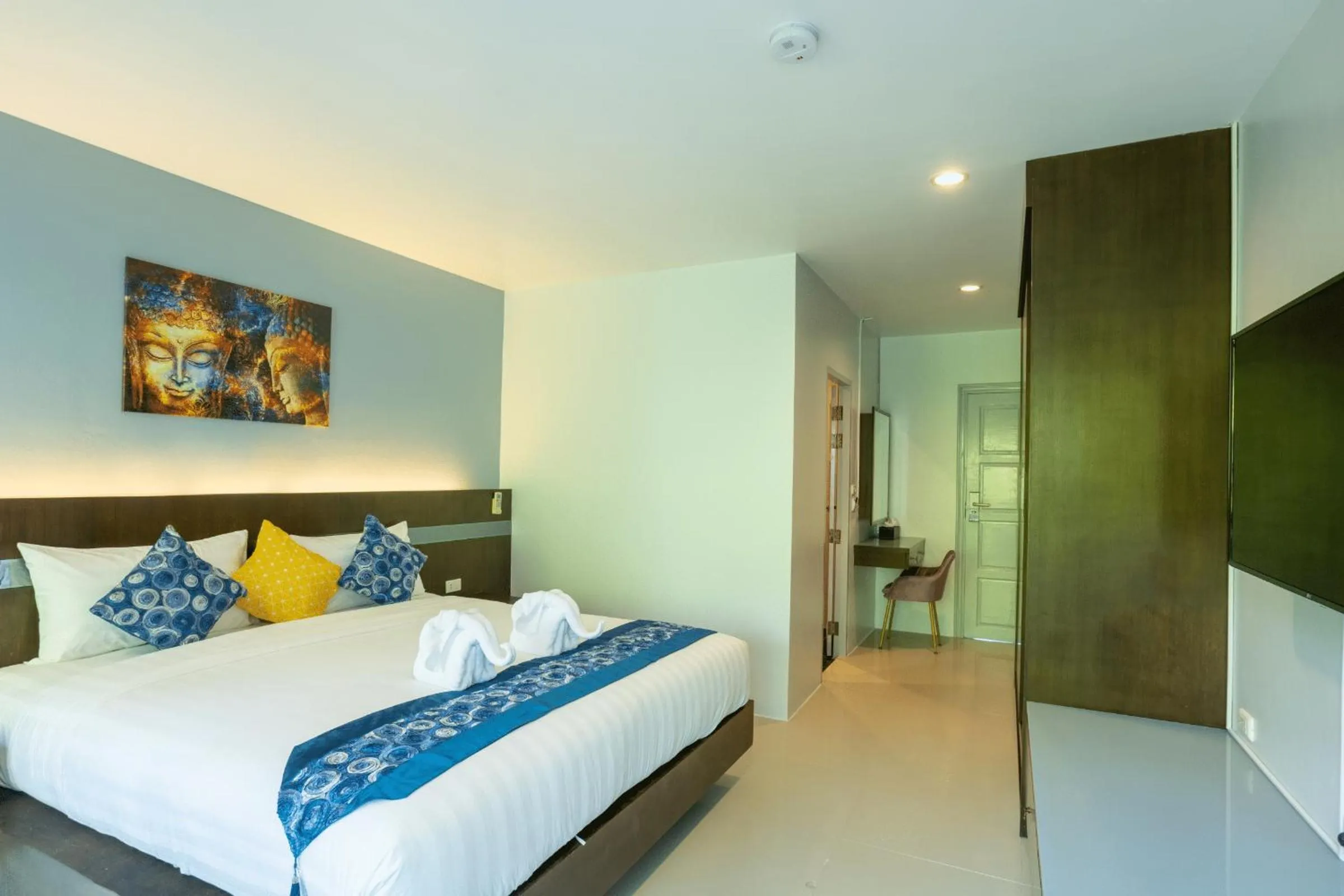 Photo of the whole room, Bed in The Great @Patong Hotel