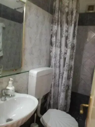 Bathroom in Hotel Triantafyllou