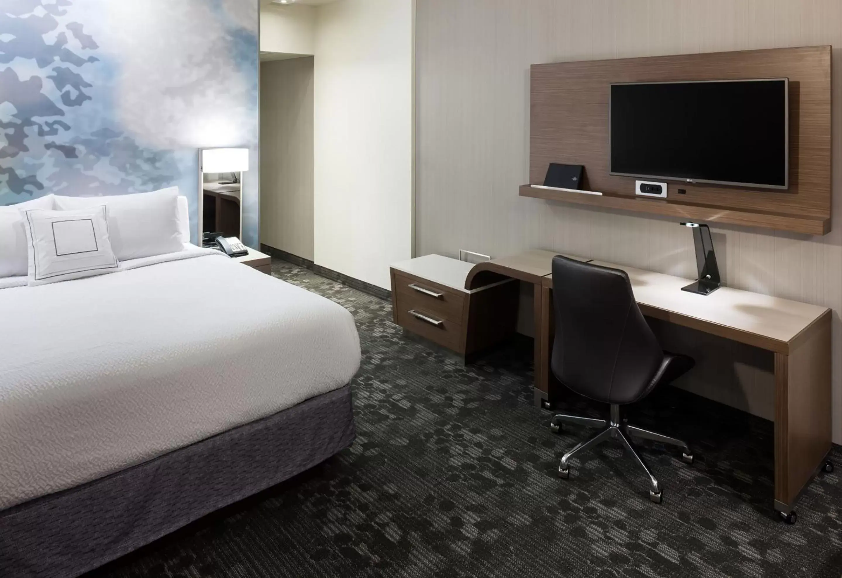 Photo of the whole room, TV/Entertainment Center in Courtyard by Marriott Houston North/Shenandoah
