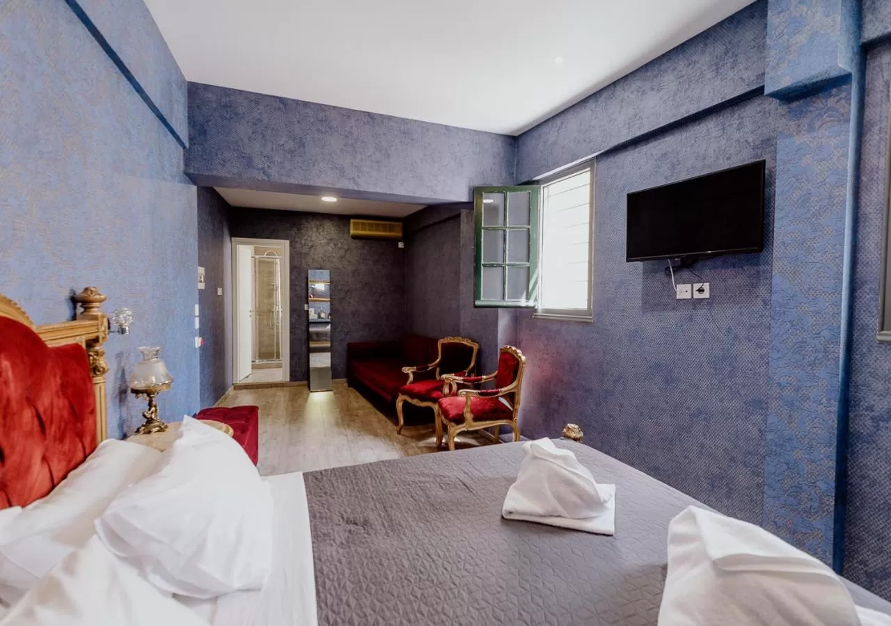 Property building, Bed in ROH Suites