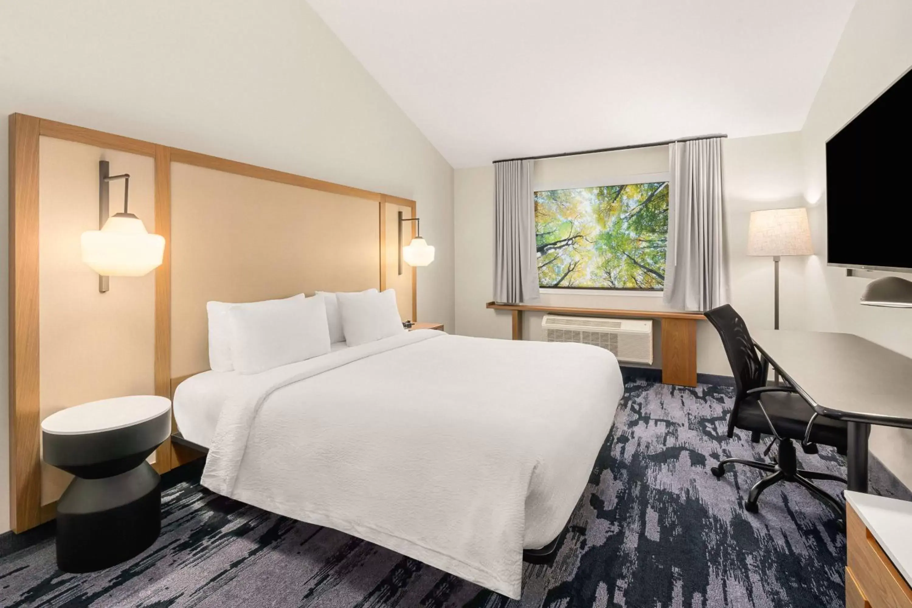 Photo of the whole room, Bed in Fairfield Inn & Suites by Marriott Seattle Downtown/Seattle Center