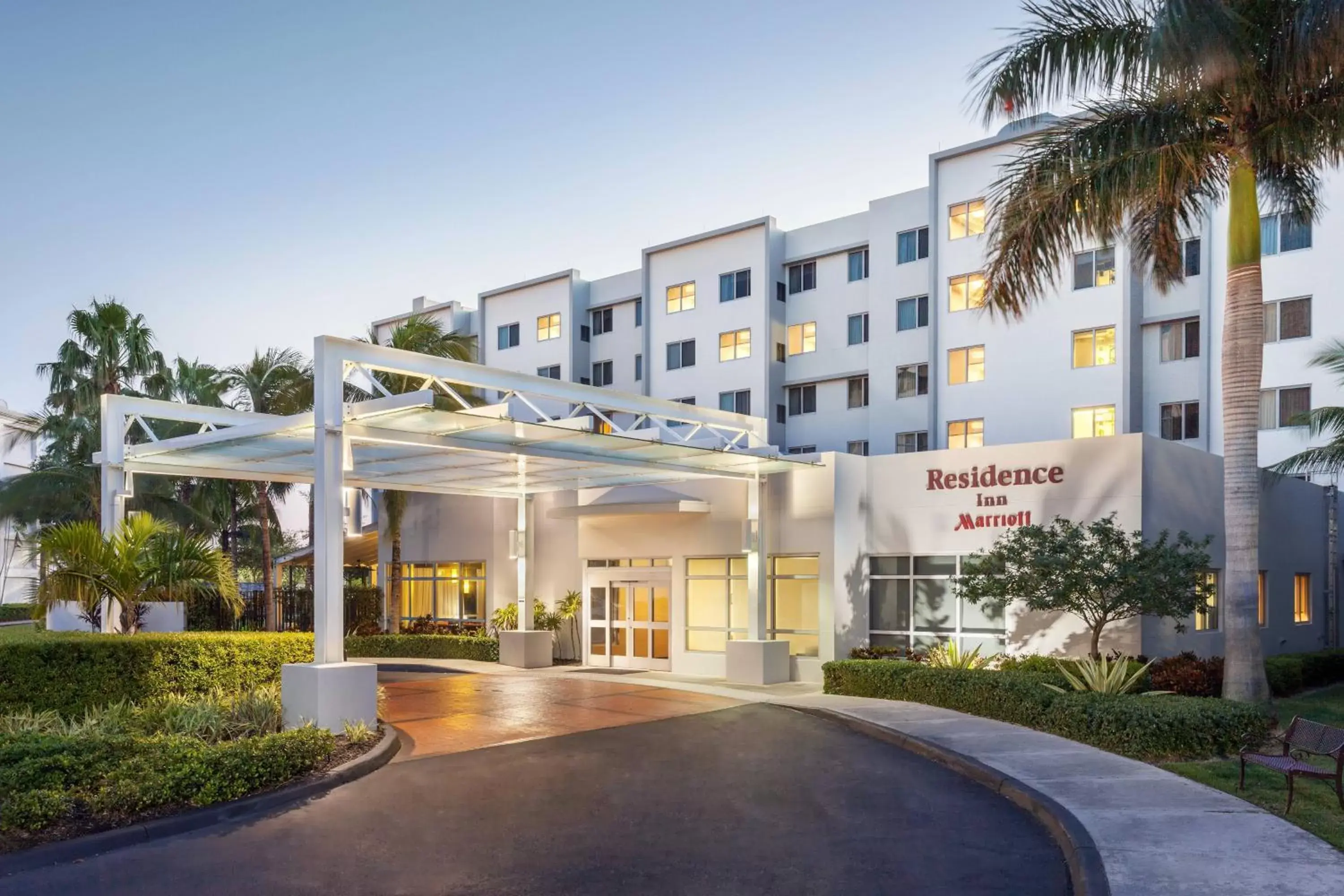 Property building, Swimming Pool in Residence Inn by Marriott Miami Airport