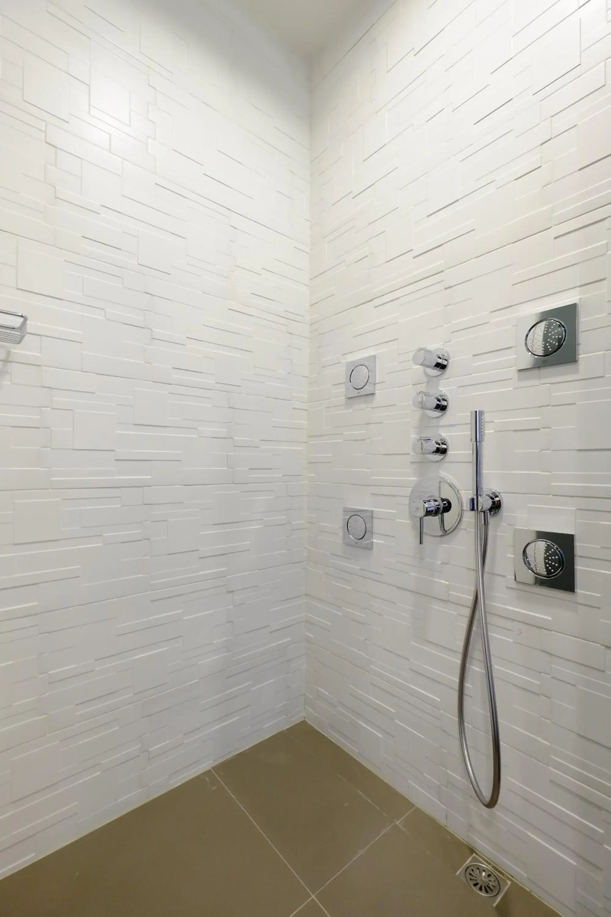 Bathroom in Tongzhan Design Inns