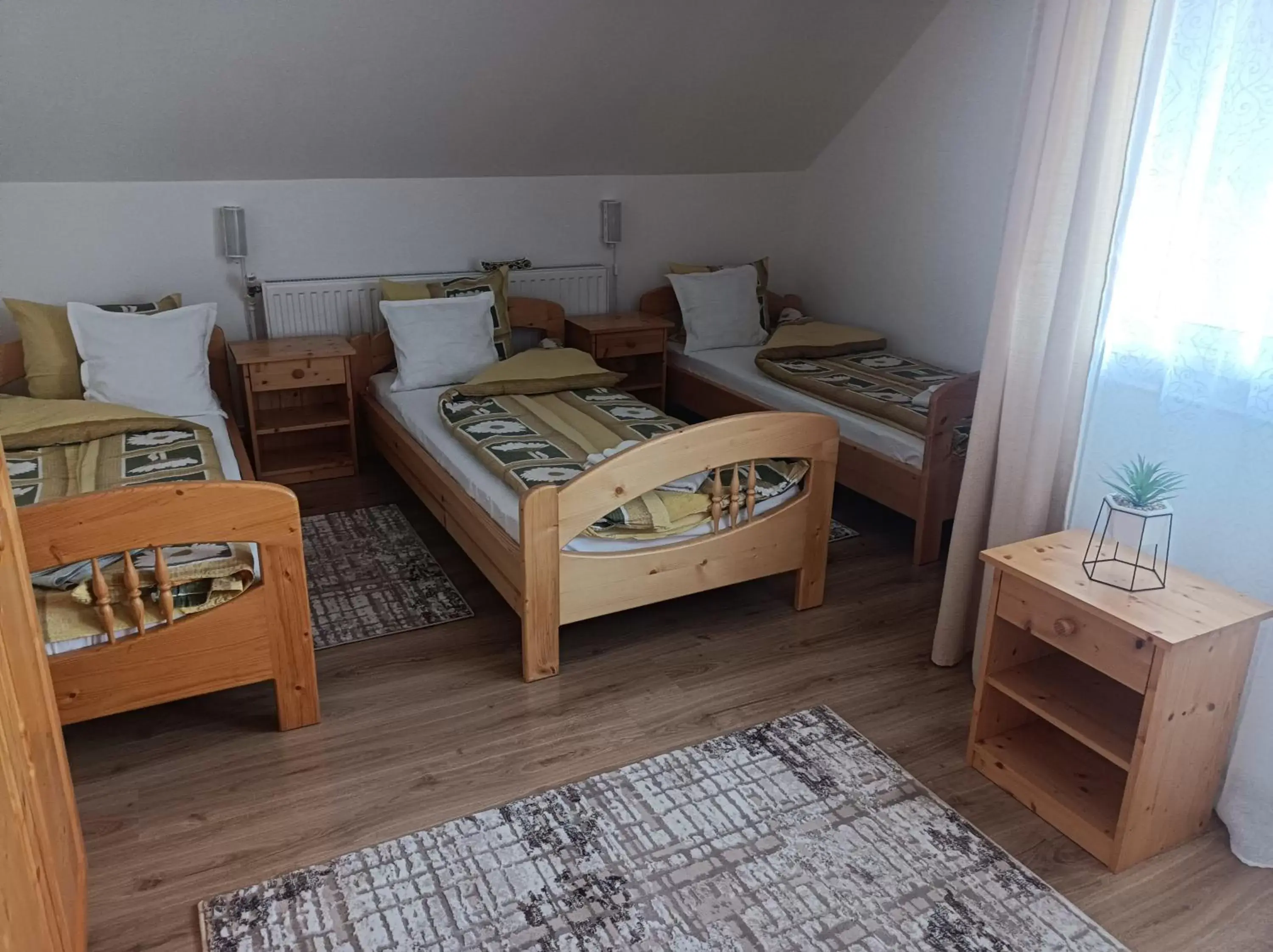 Triple Room with Shared Bathroom in Nárcisz B&B Triple Room with Shared Bathroom in Nárcisz B&B