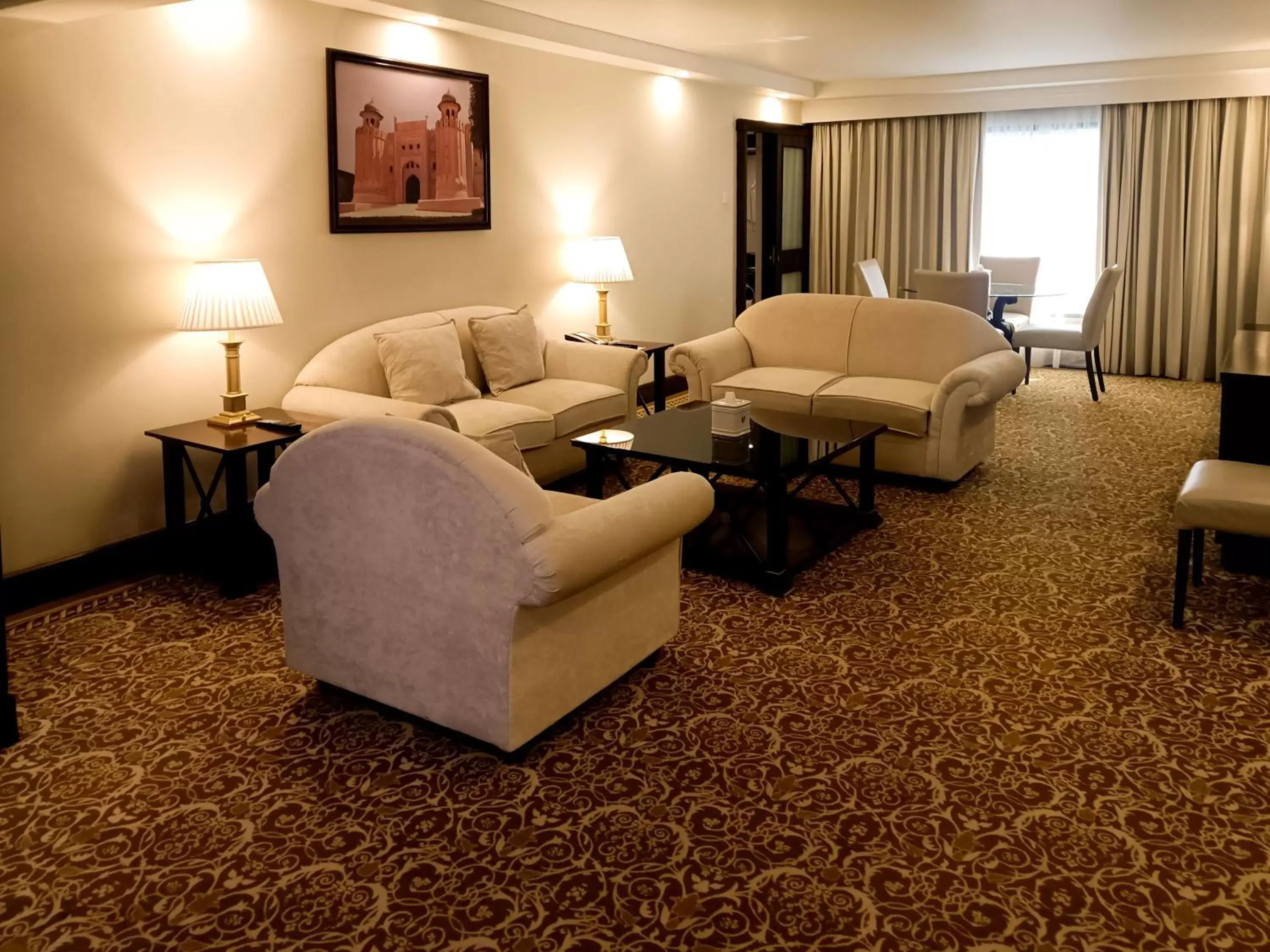 Living room, Seating Area in Karachi Marriott Hotel