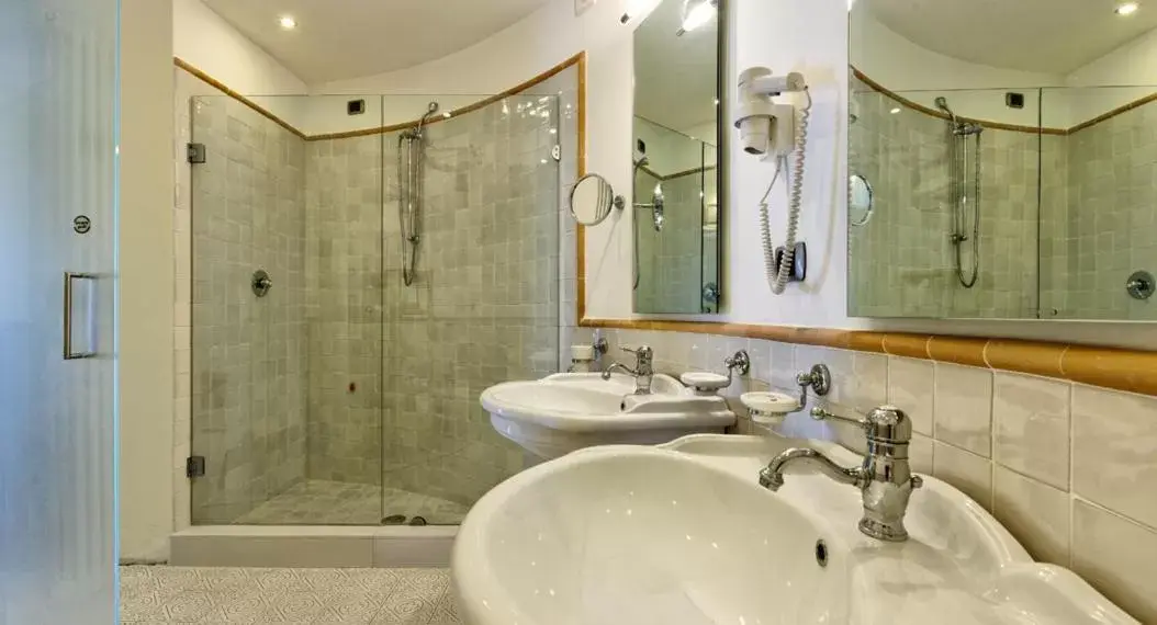 Bathroom in Hotel Villa Poseidon & Events