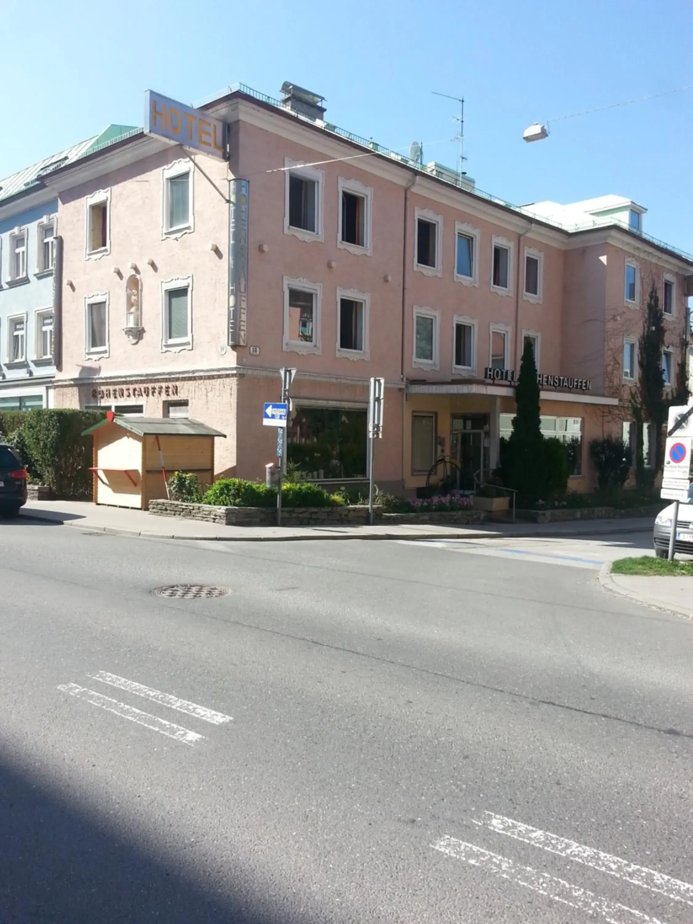 Facade/entrance, Property Building in Hotel Hohenstauffen