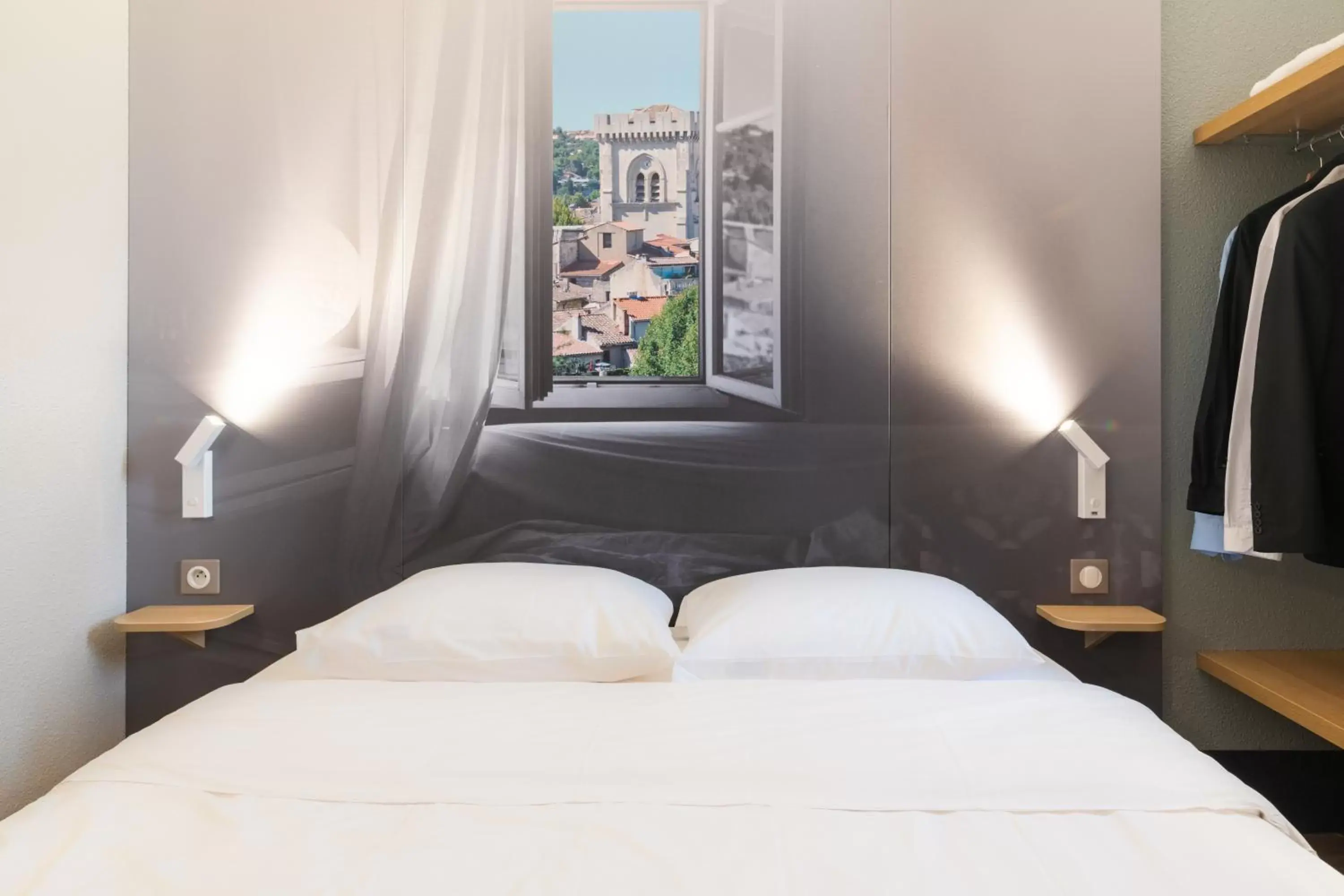 Bedroom, Bed in B&B Hôtel Avignon (2)