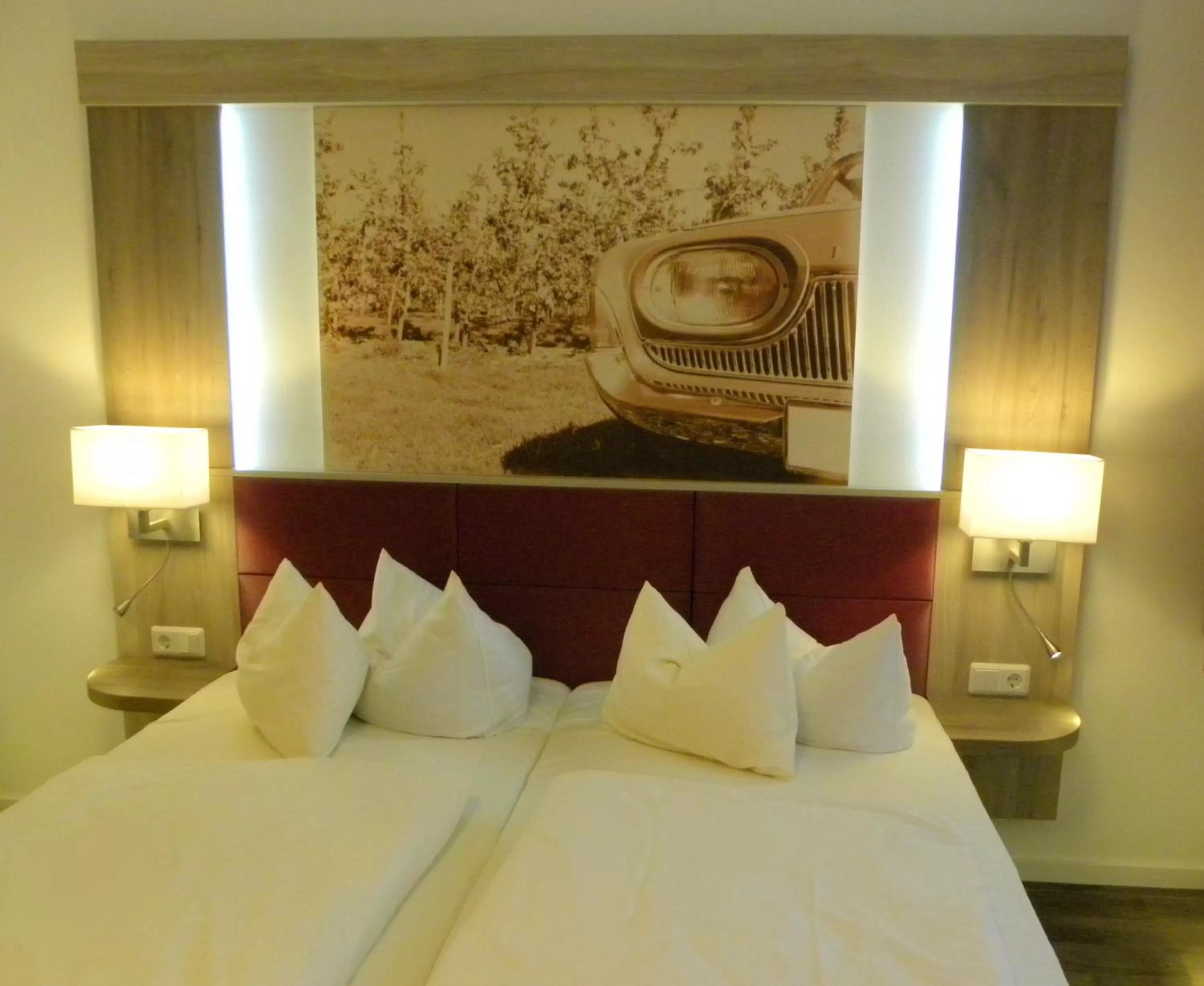 Photo of the whole room, Bed in Frommanns Landhotel