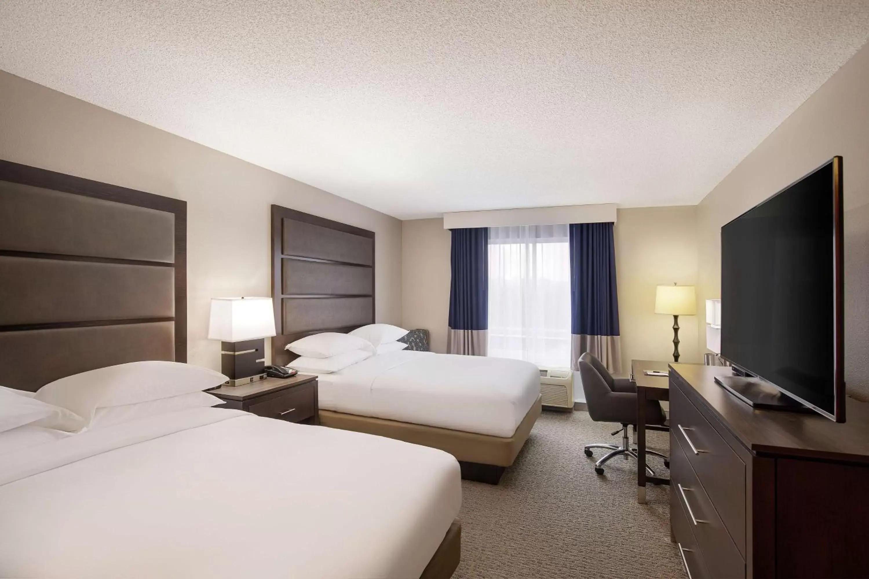 Bedroom in DoubleTree Richmond Airport