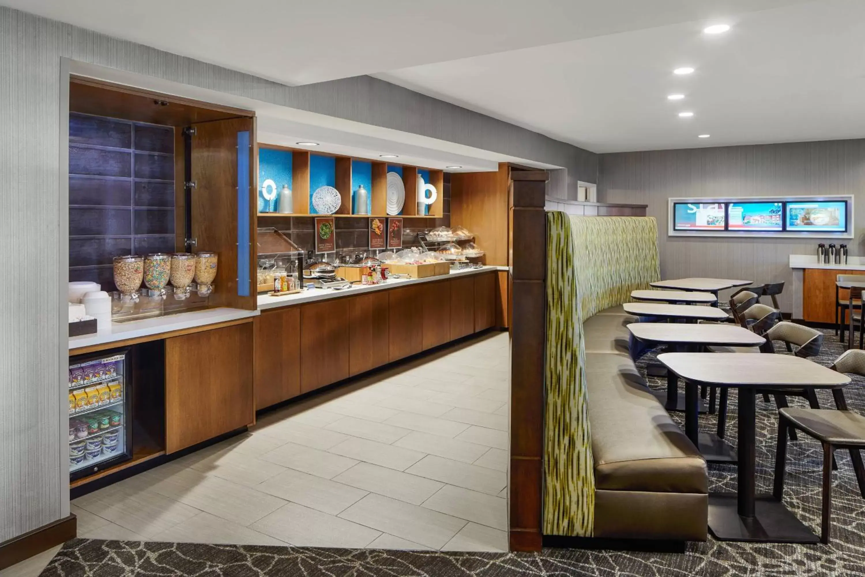 Breakfast, Restaurant/Places to Eat in SpringHill Suites Tempe at Arizona Mills Mall