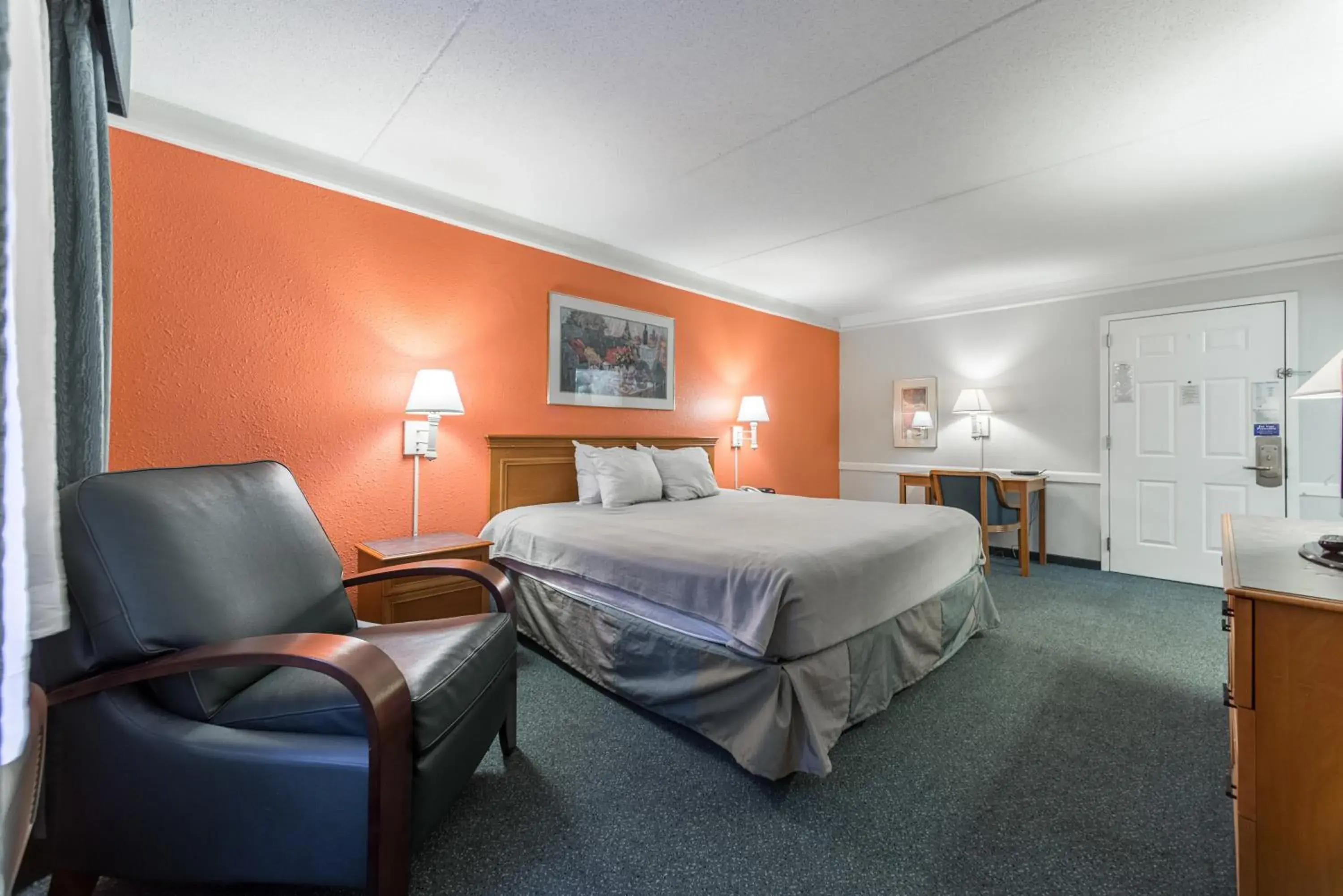 Bedroom, Bed in Motel 6-Hazelwood, MO