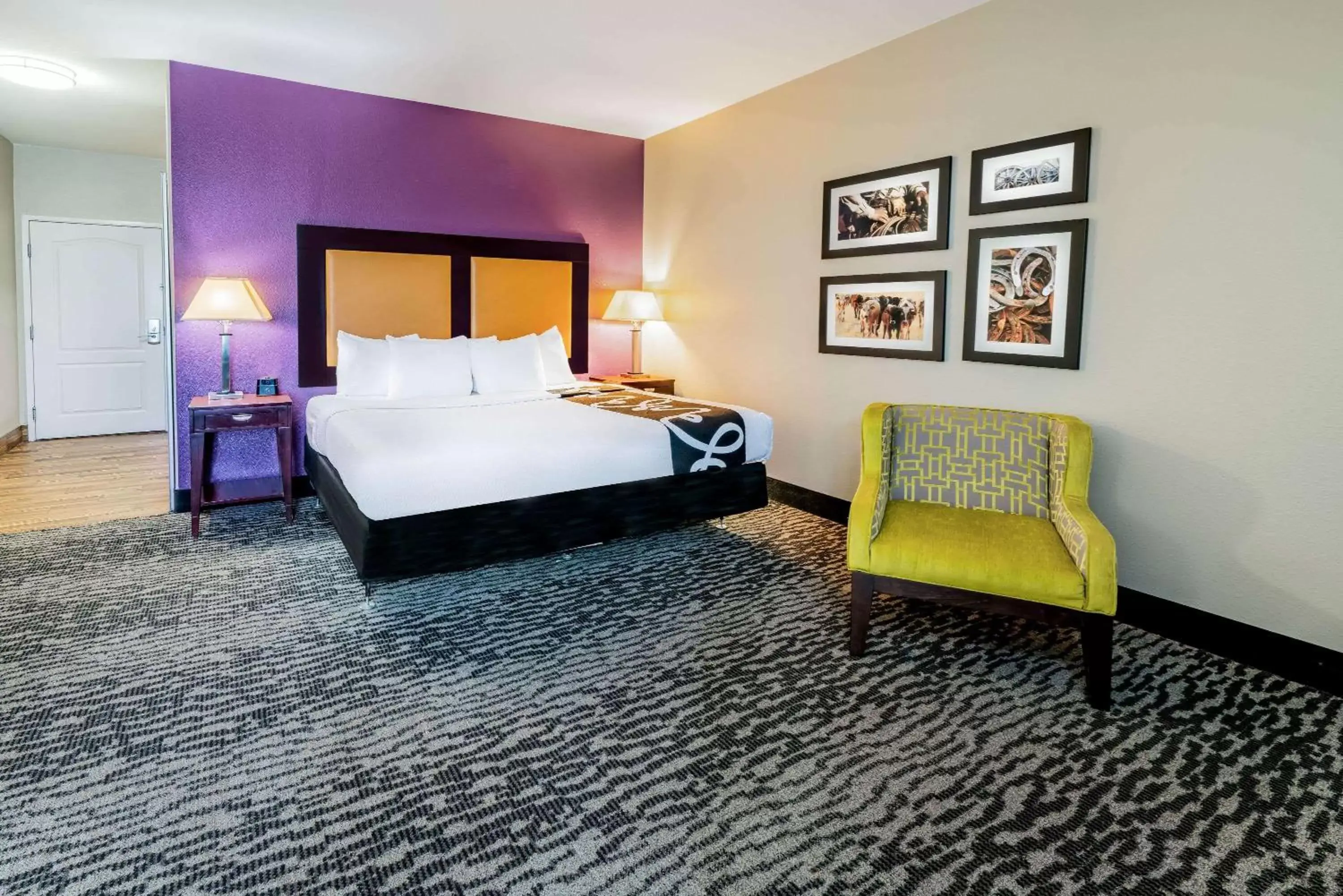 Photo of the whole room, Bed in La Quinta by Wyndham DFW Airport West - Bedford