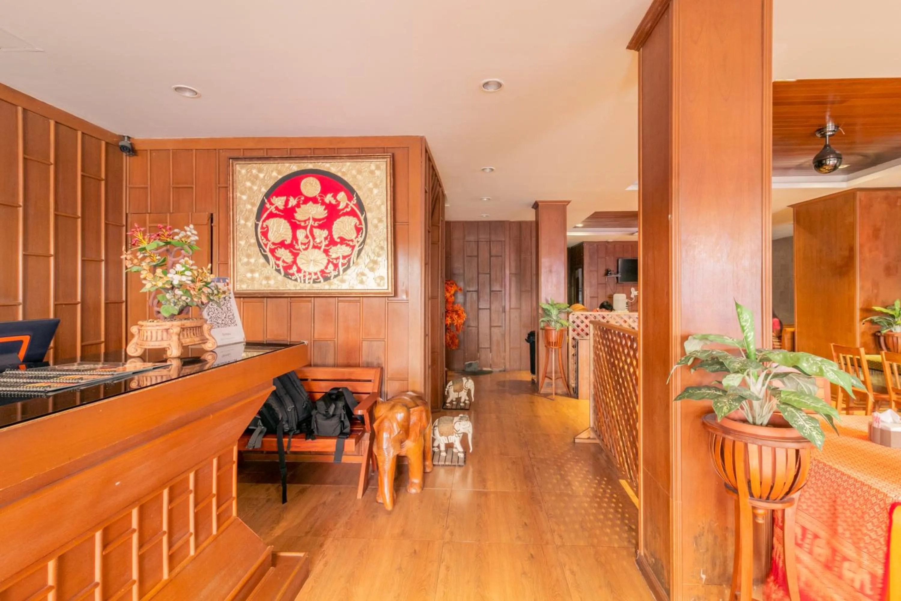 Restaurant/places to eat in Lotus Hotel Patong