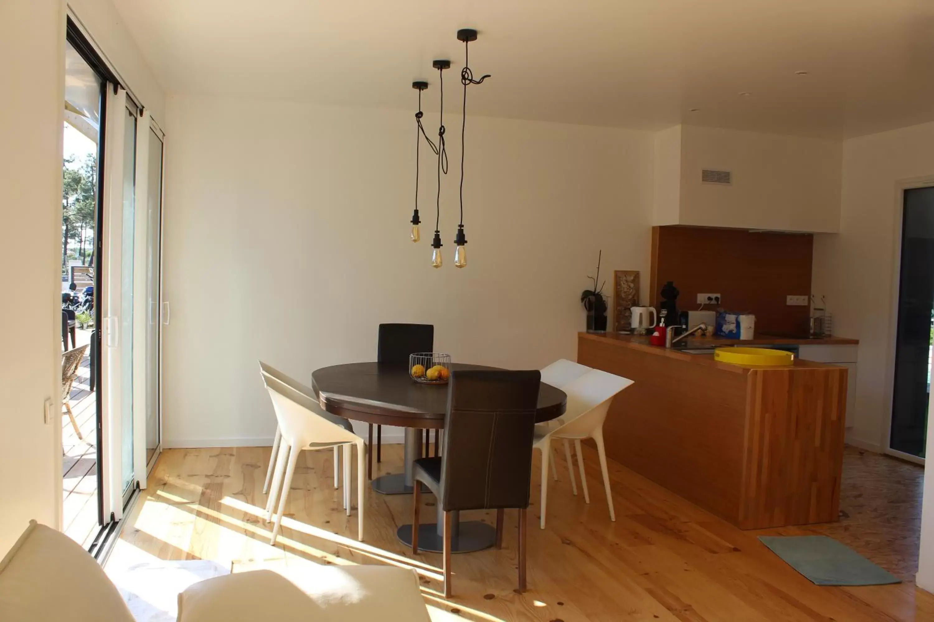 Kitchen or kitchenette, Dining Area in Chambres d'Hôtes 1001 NUITS Montalivet