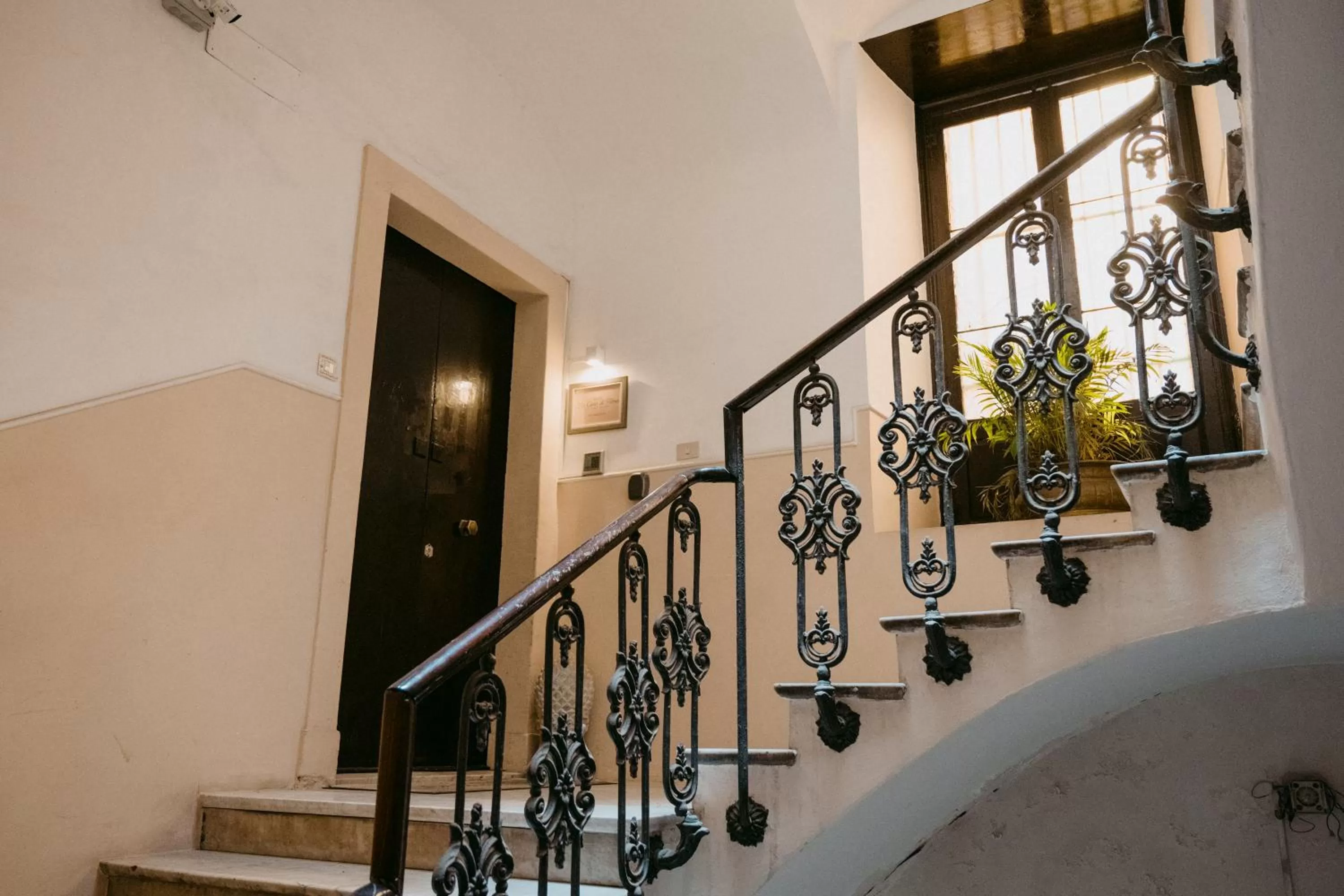 Inner courtyard view in La Casa di Alma Luxury rooms