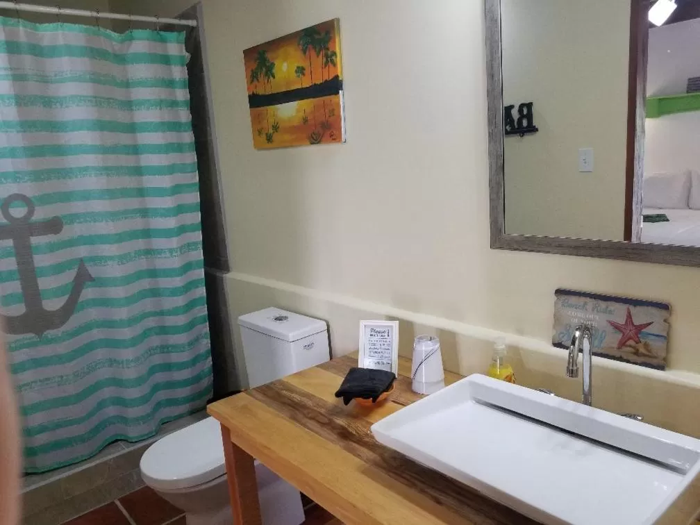 Bathroom in The BNB on Triggerfish Close to the airport