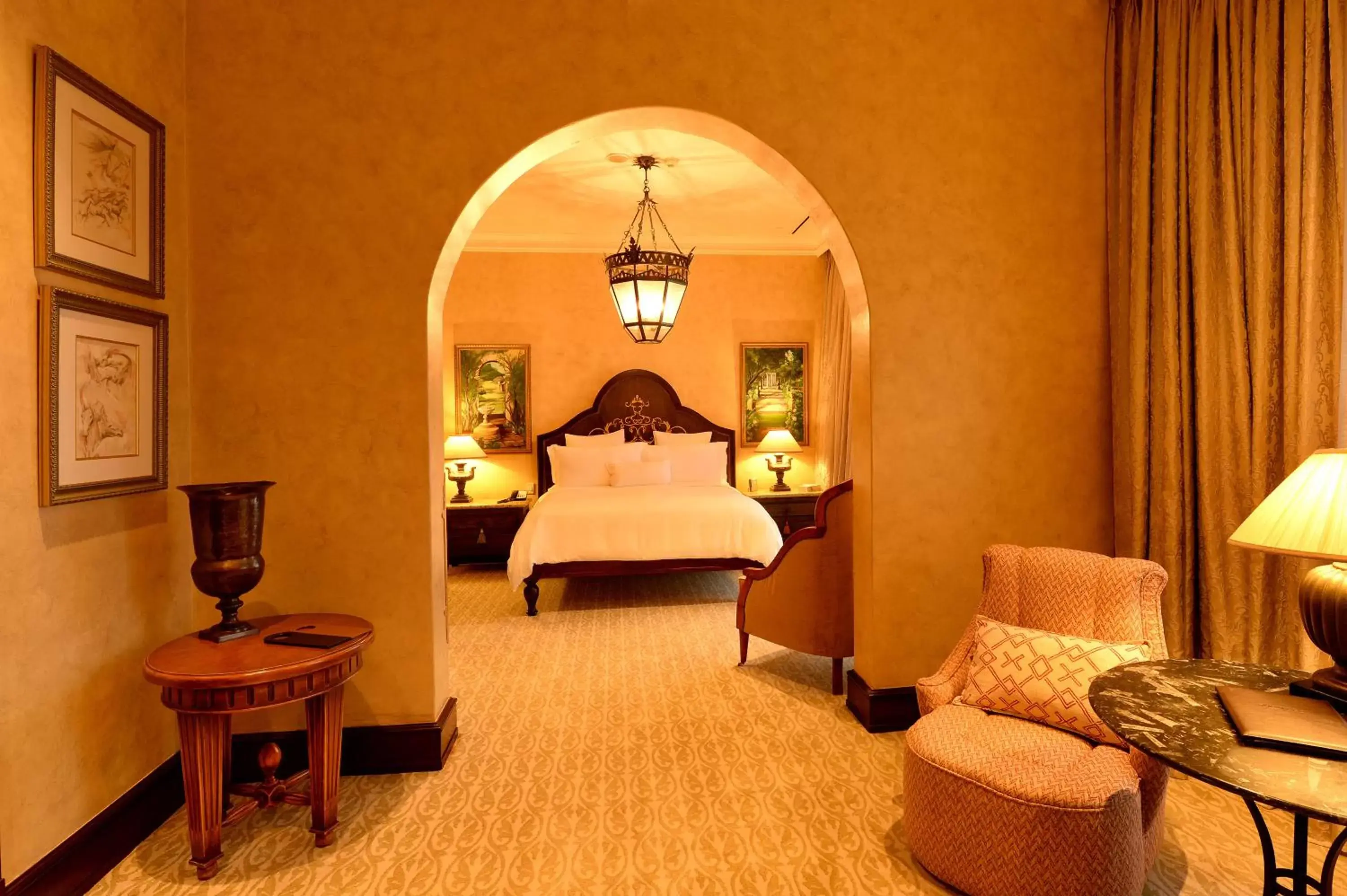 Bedroom, Seating Area in Palazzo Hotel