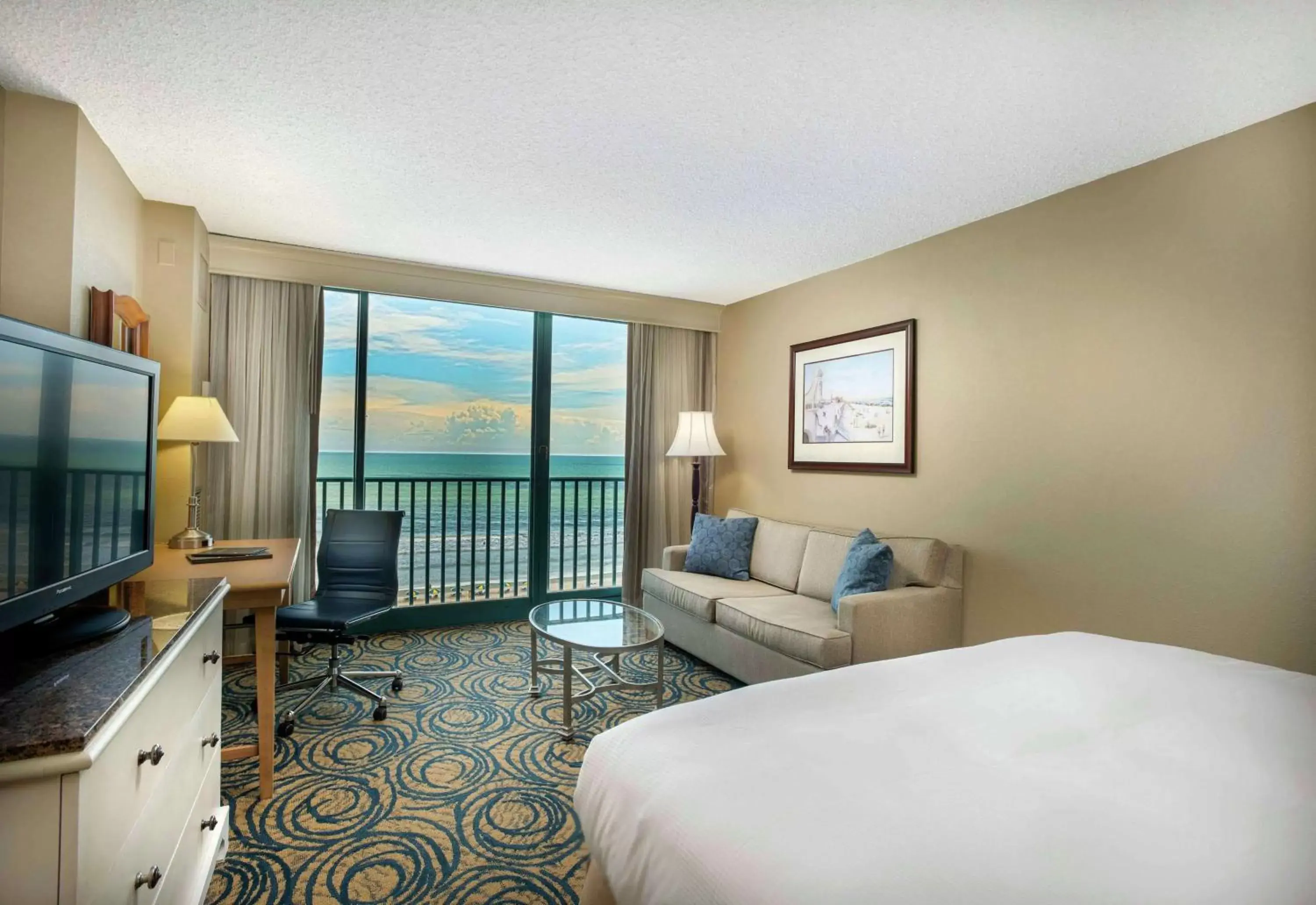 Bedroom in Hilton Daytona Beach Resort
