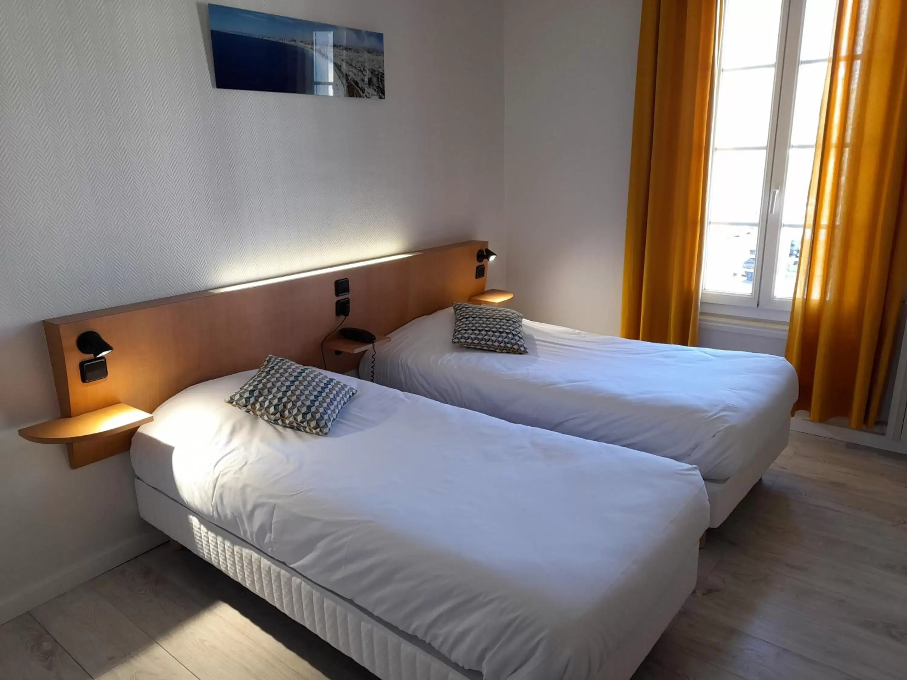 Bed in Contact Hotel de France