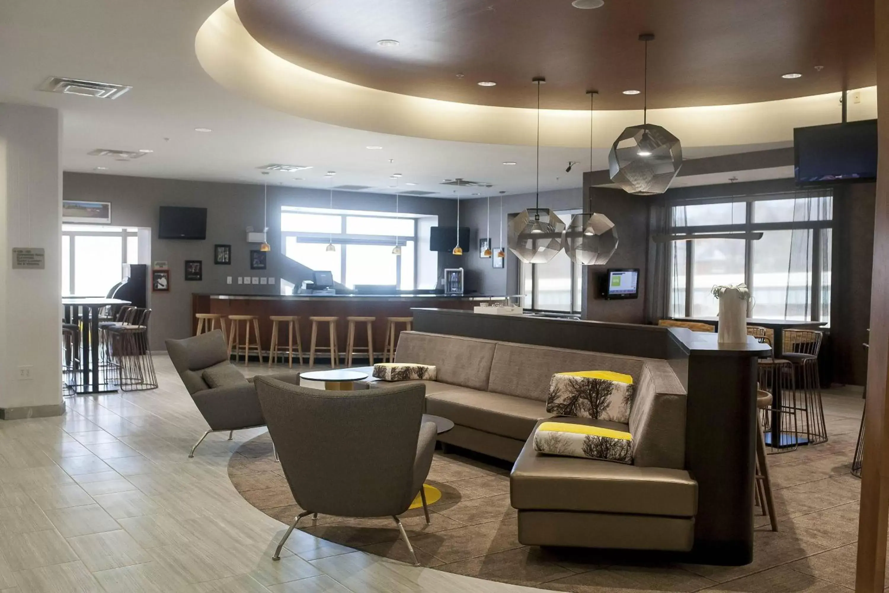 Lobby or reception, Lounge/Bar in SpringHill Suites by Marriott Cincinnati Midtown