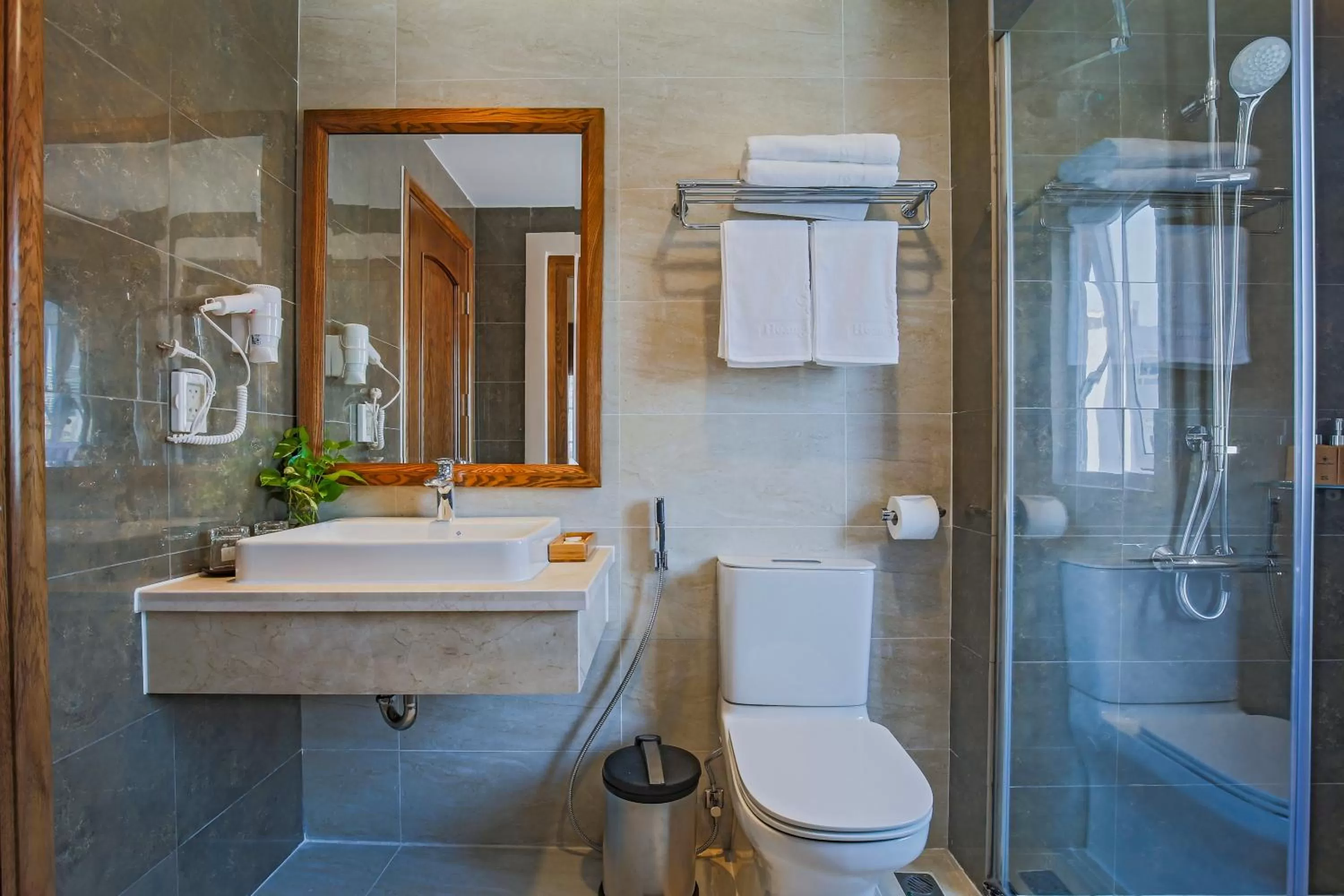 Bathroom in Hoang Lan Hotel