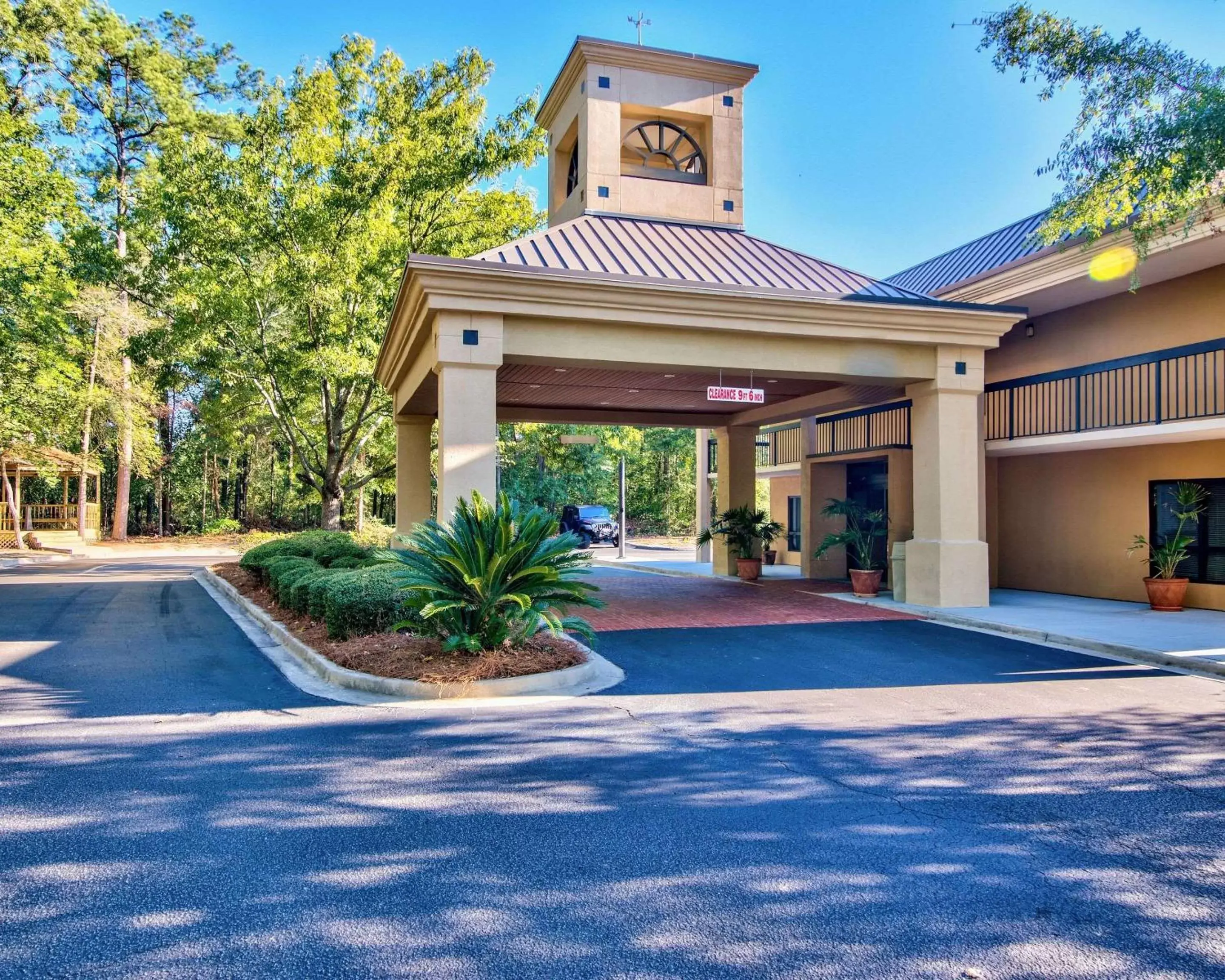 Property building, Swimming Pool in Clarion Inn & Suites Aiken