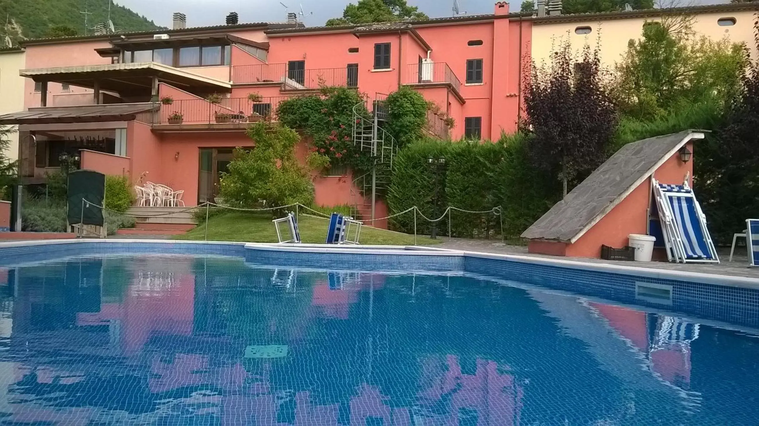 Swimming Pool in Albergo Montenerone