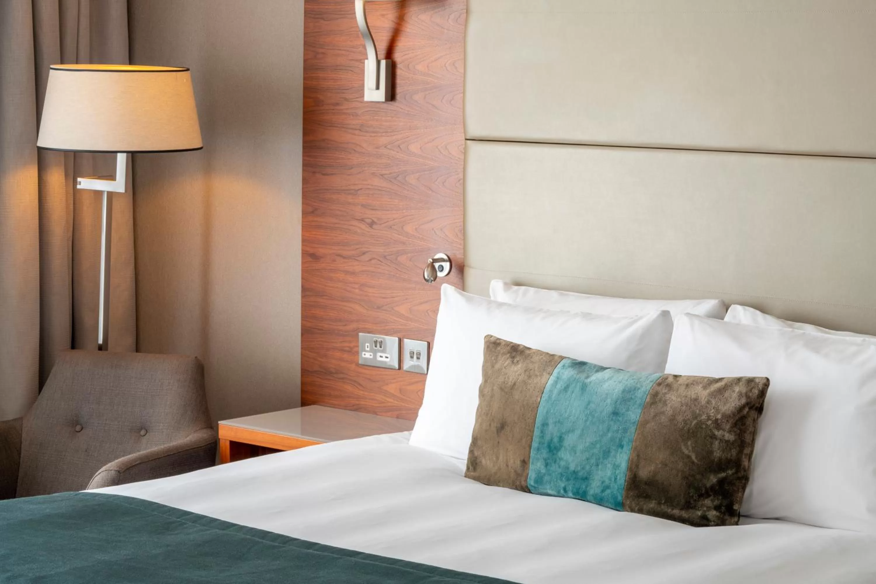 Bedroom, Bed in Crowne Plaza London - Docklands by IHG