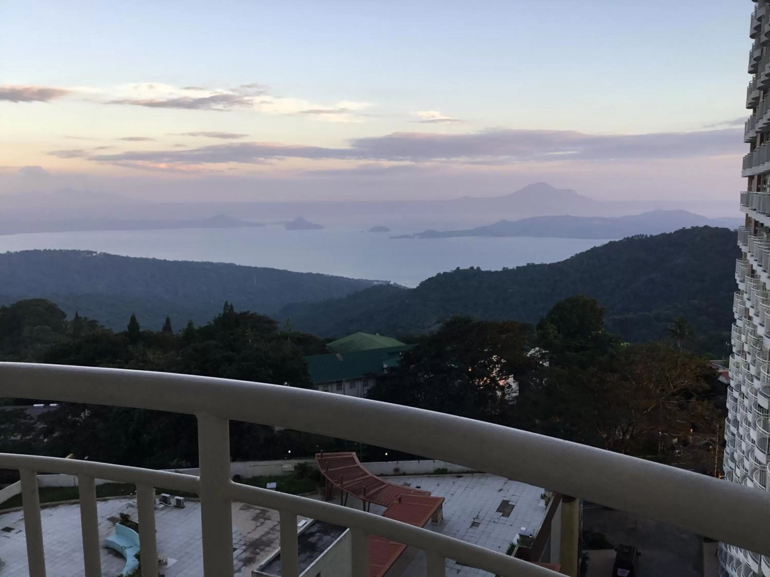 Condo with Free Swimming Pool & Viewing Deck