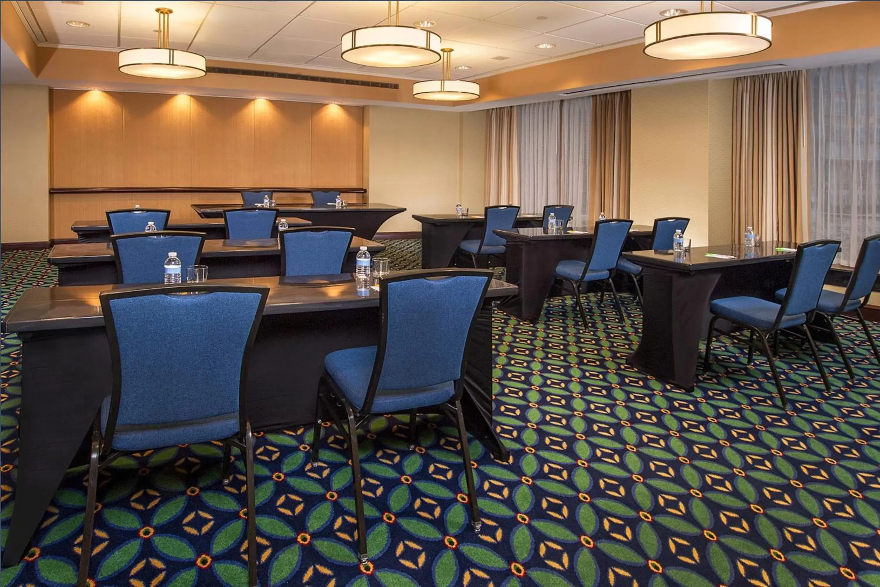 Meeting/conference room in Courtyard Arlington Crystal City/Reagan National Airport