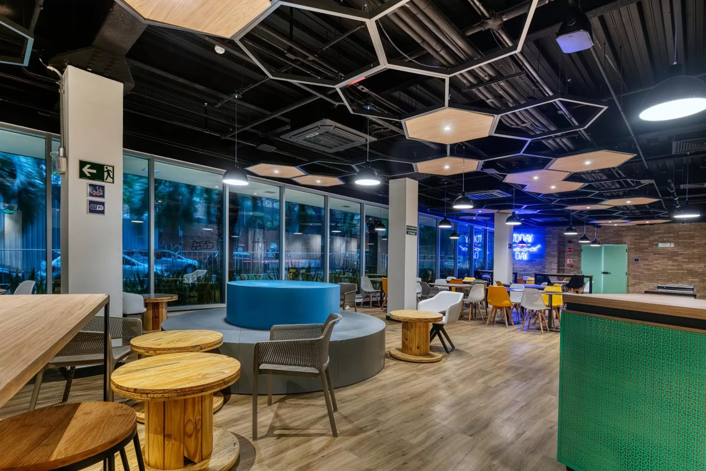 Lounge or bar in ibis budget BH Savassi Lounge or bar in ibis budget BH Savassi