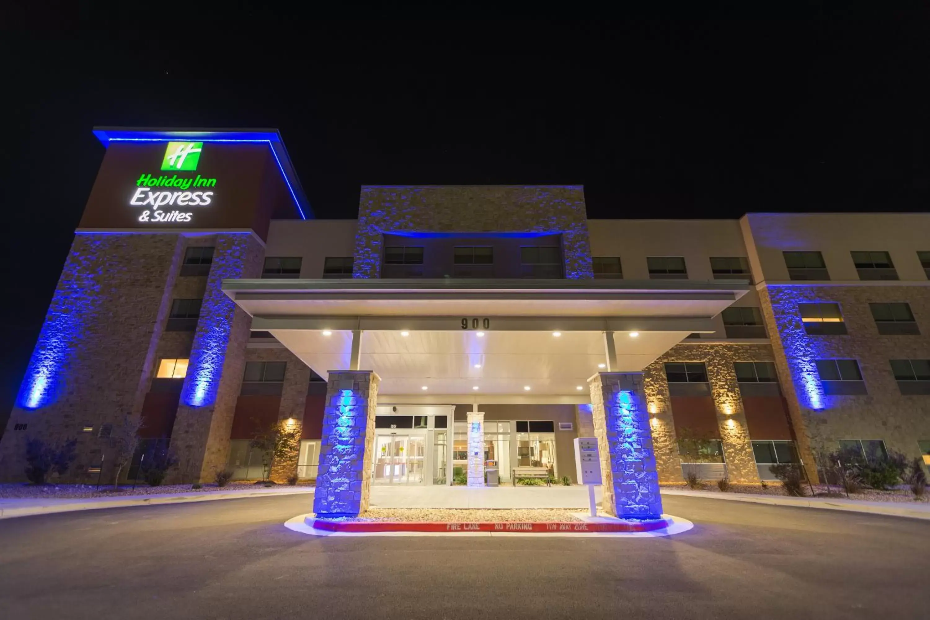 Property Building in Holiday Inn Express & Suites - San Marcos South, an IHG Hotel