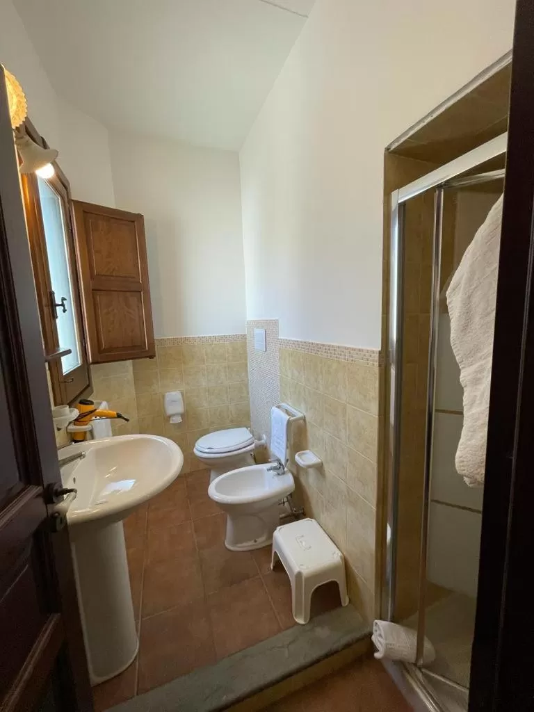 Bathroom in Ai Dammusi Rooms