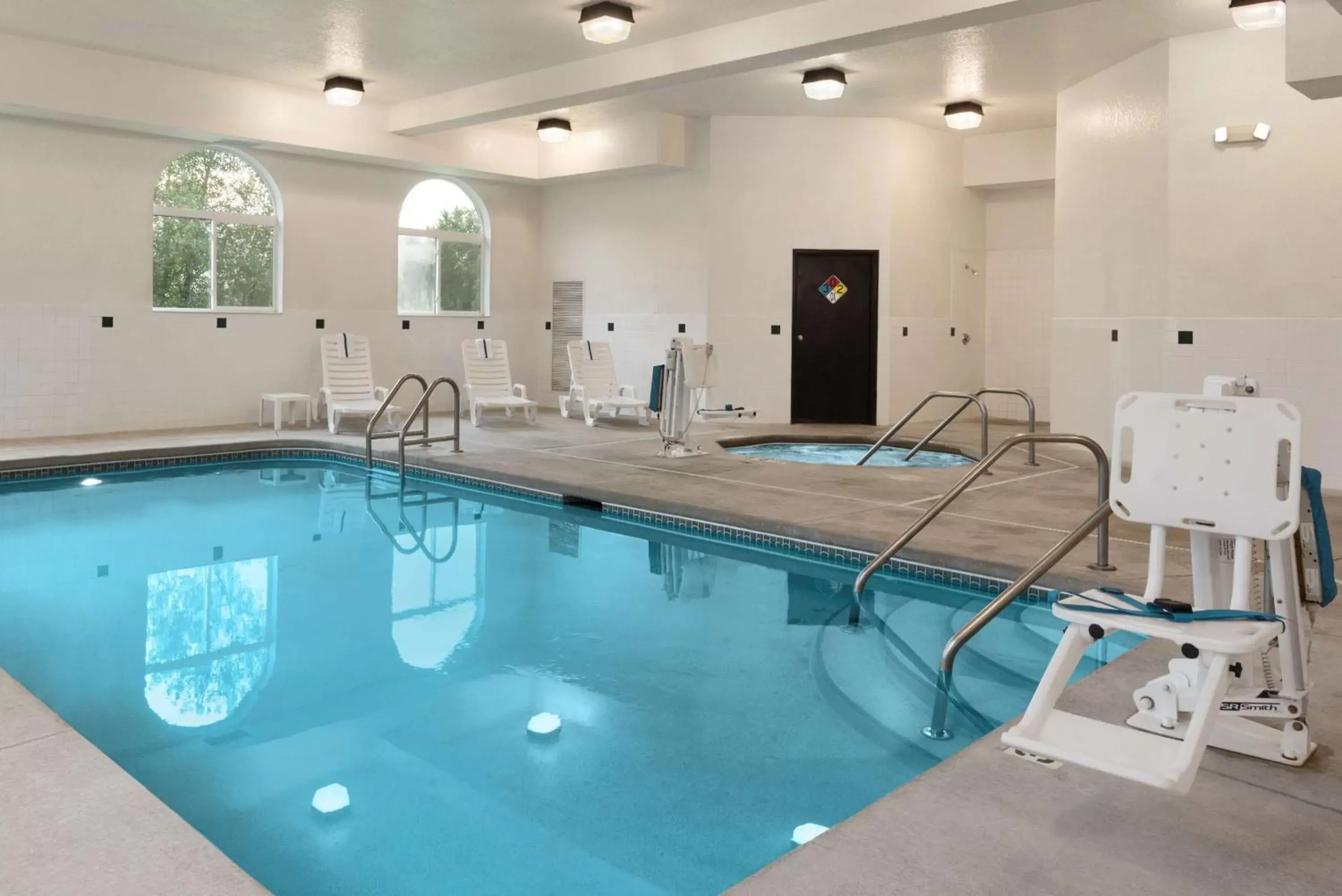 On site, Swimming Pool in Country Inn & Suites by Radisson, Cedar Rapids Airport, IA