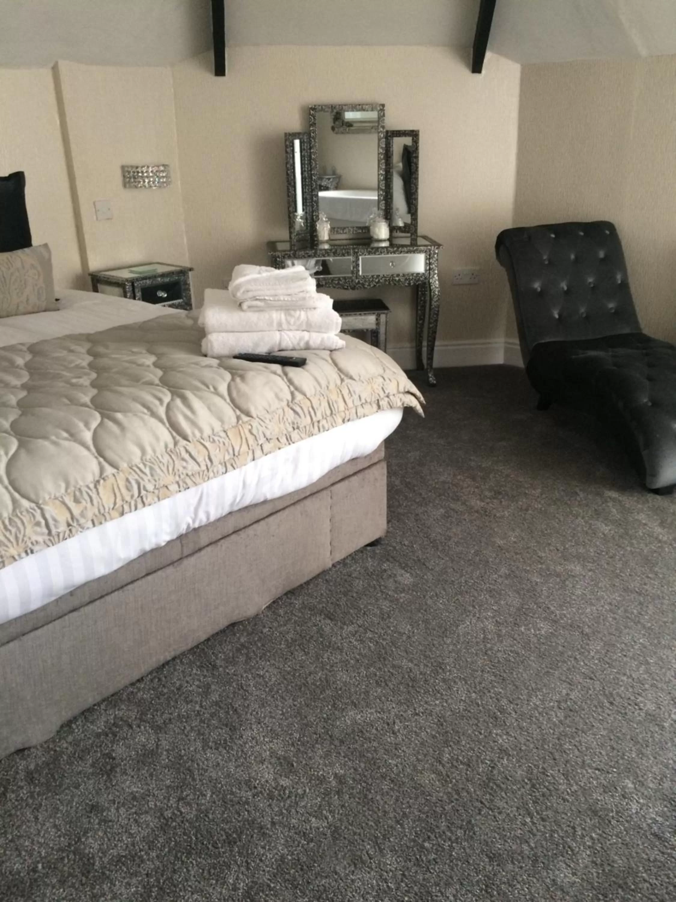 Decorative detail, Bed in The Whittington and Cat