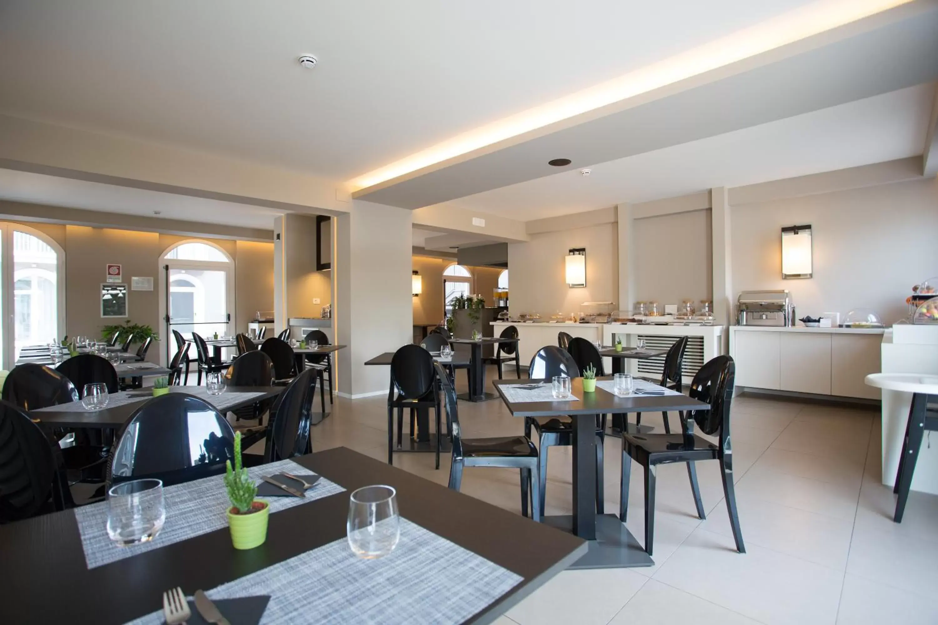 Lounge or bar, Restaurant/Places to Eat in Airone City Hotel