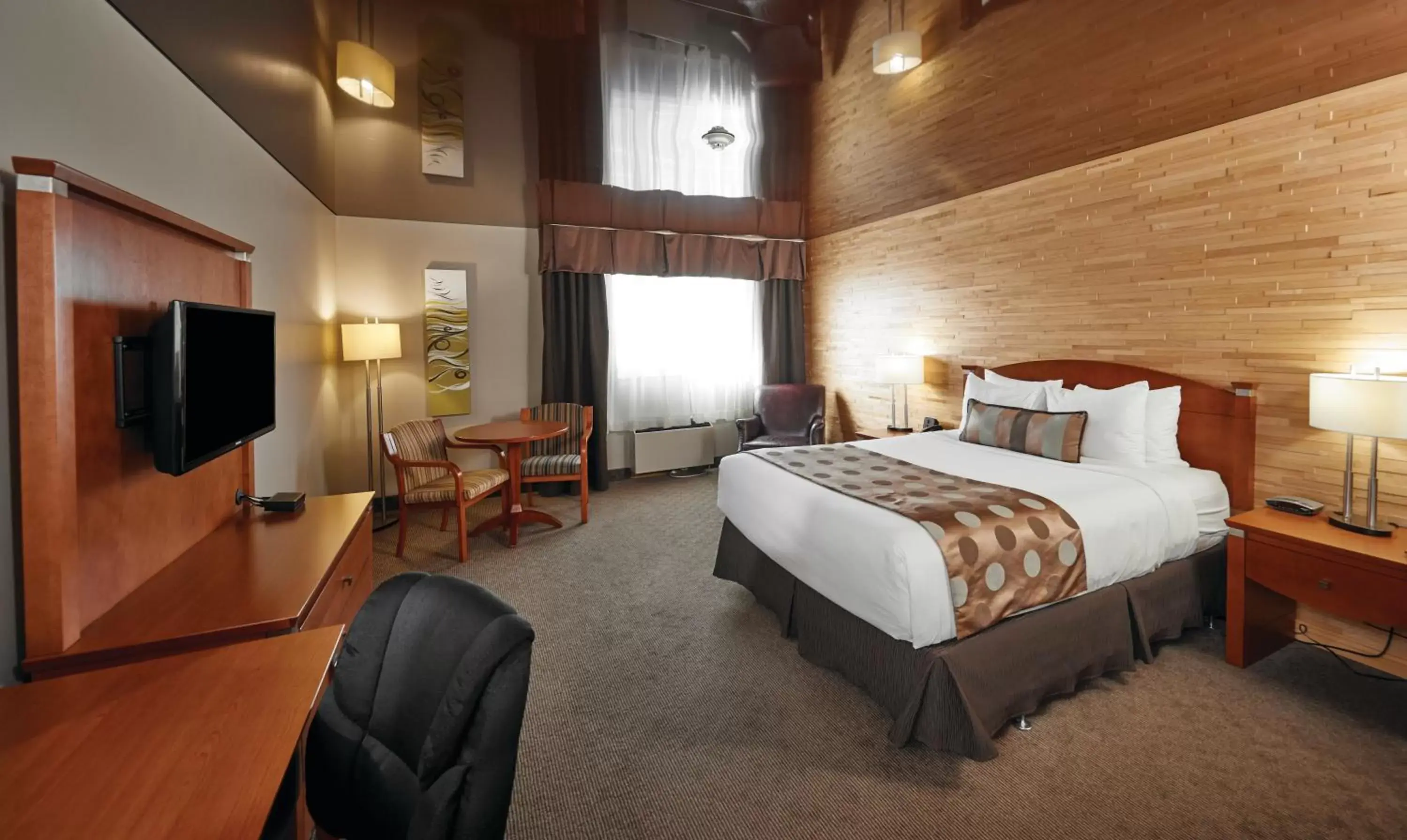 Bedroom, Bed in Quality Inn Rouyn-Noranda