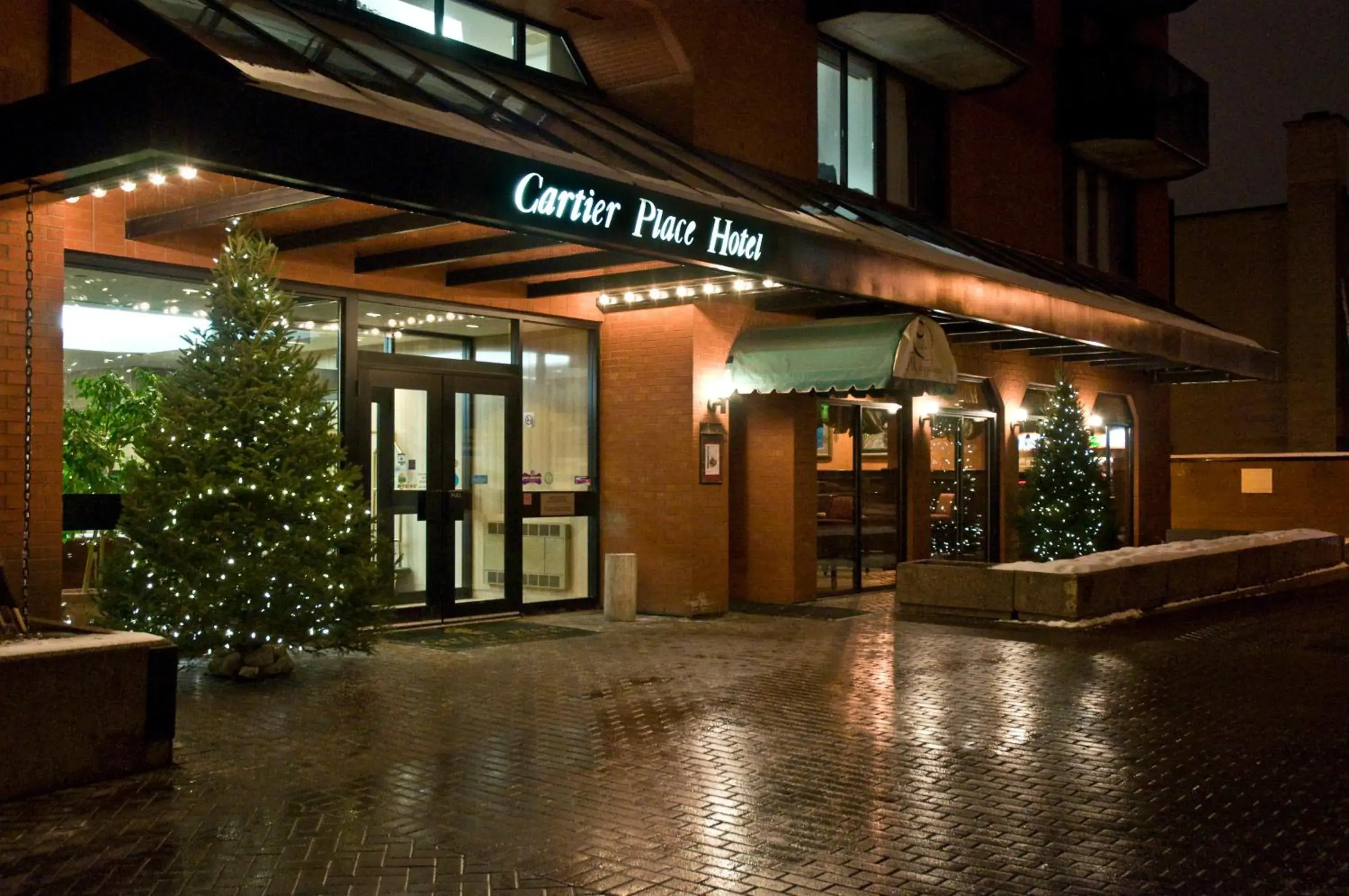 Facade/entrance in Cartier Place Suite Hotel