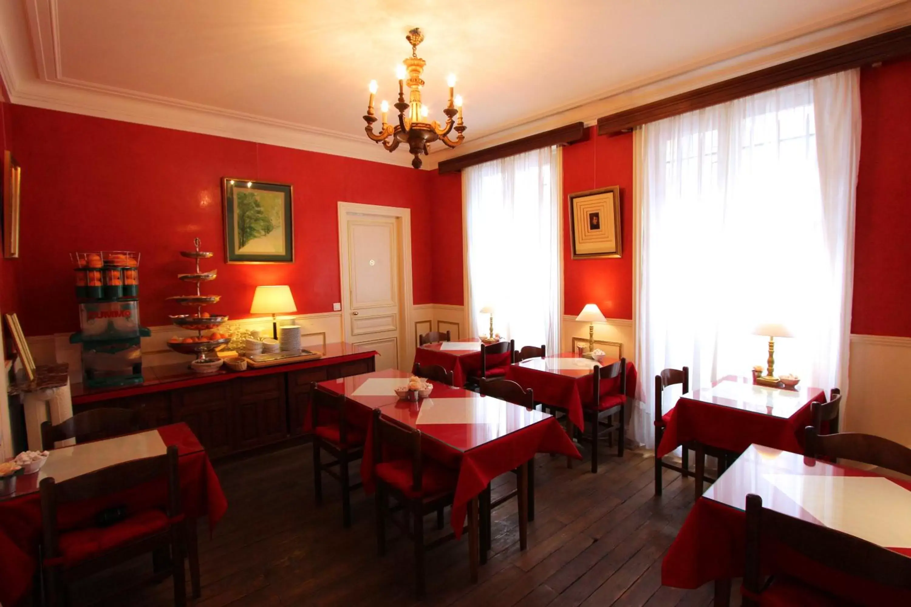 Buffet breakfast, Restaurant/Places to Eat in Hôtel Chopin
